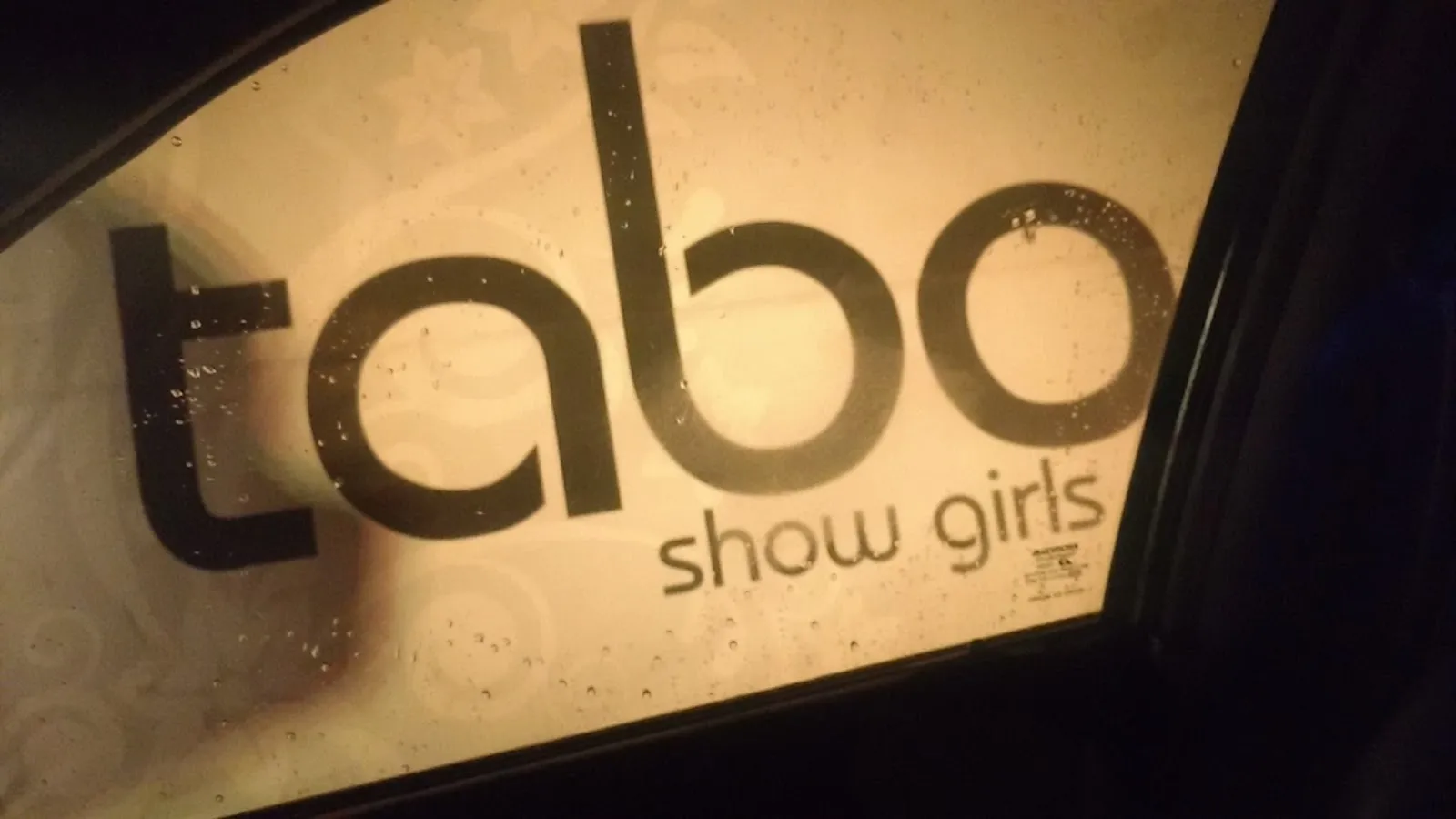 Taboo show girls & dinner - Image 2