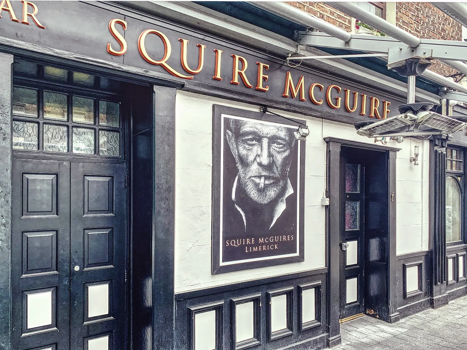 Squire McGuires Bar - Image 2
