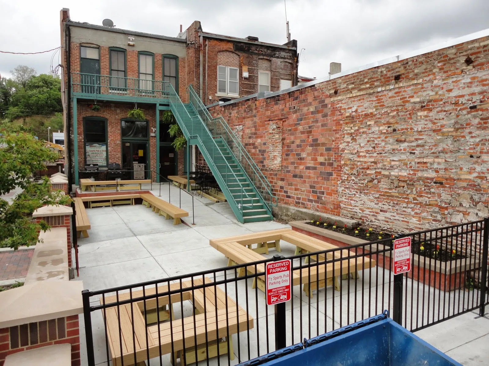 T'z Sports Pub - Image 4