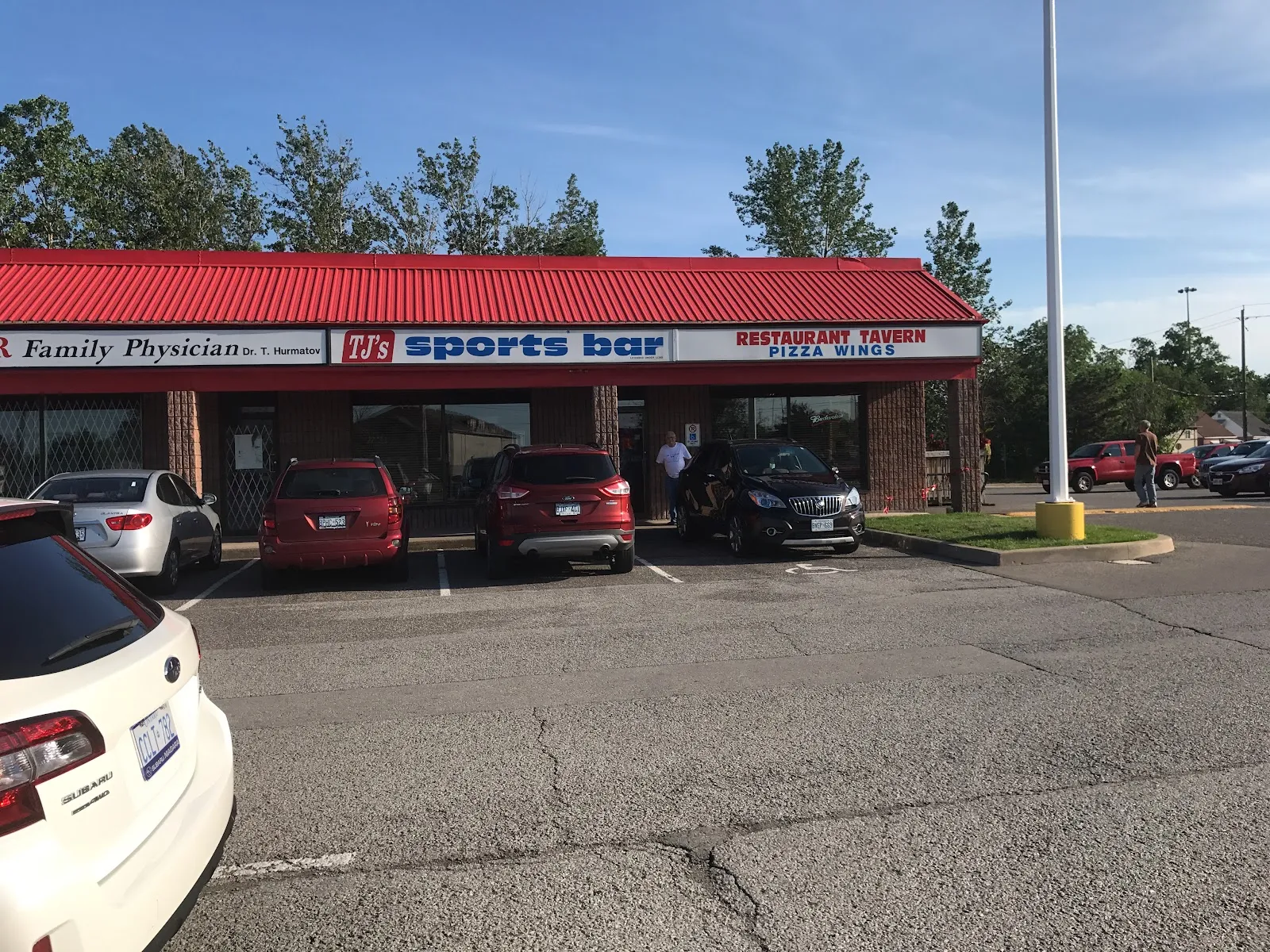 TJ's Sports Bar - Image 4