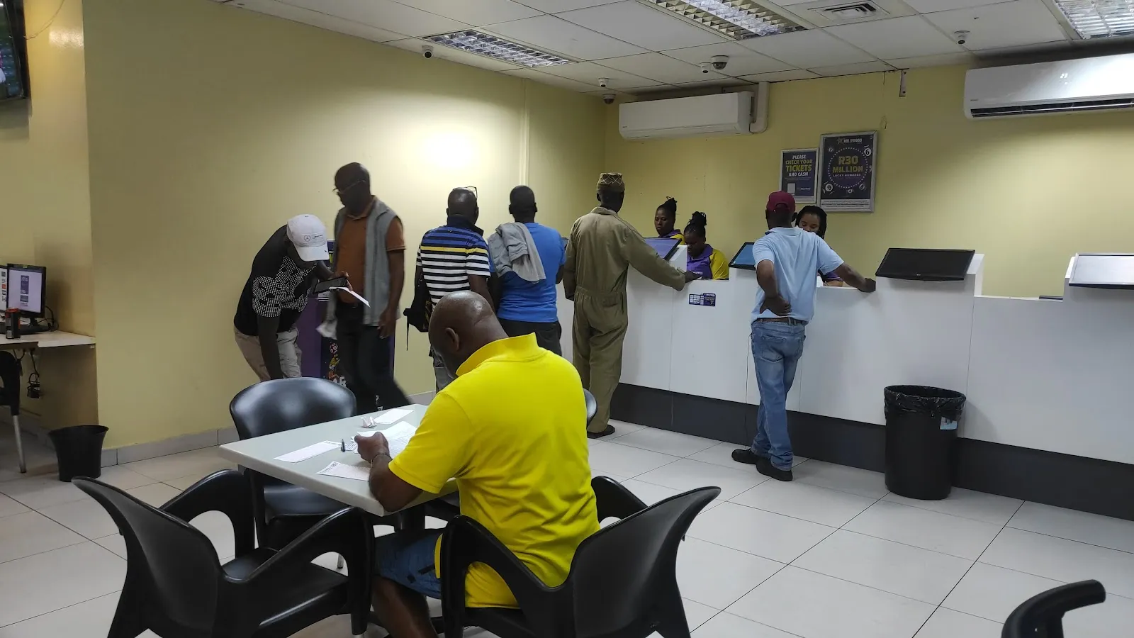 Hollywoodbets - Quigney - Image 2