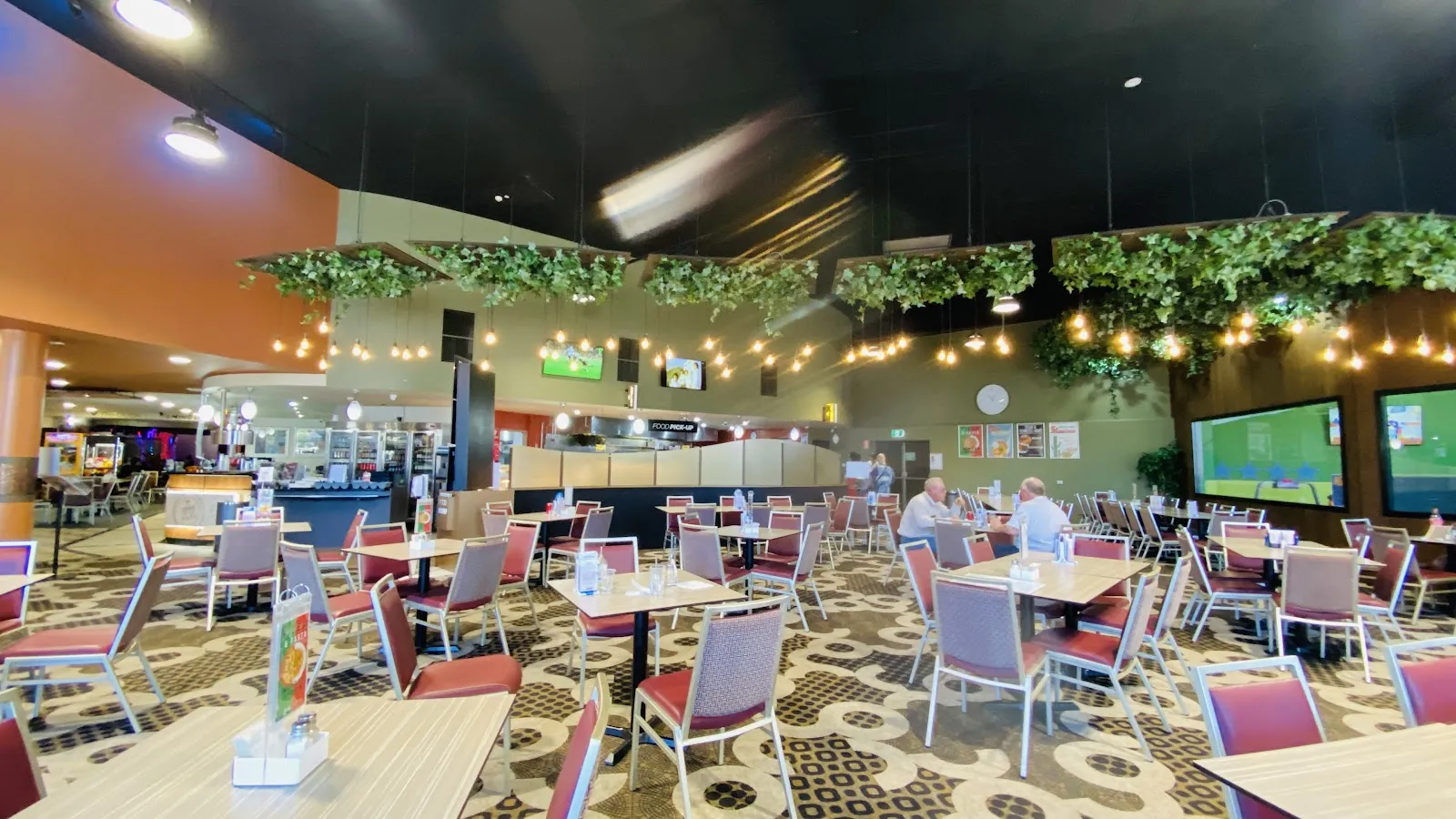 Parkes Services Club - Image 4