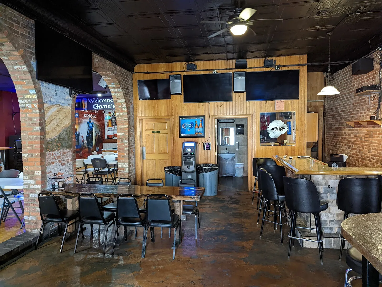 Gant's Pizza & Pub - Image 3