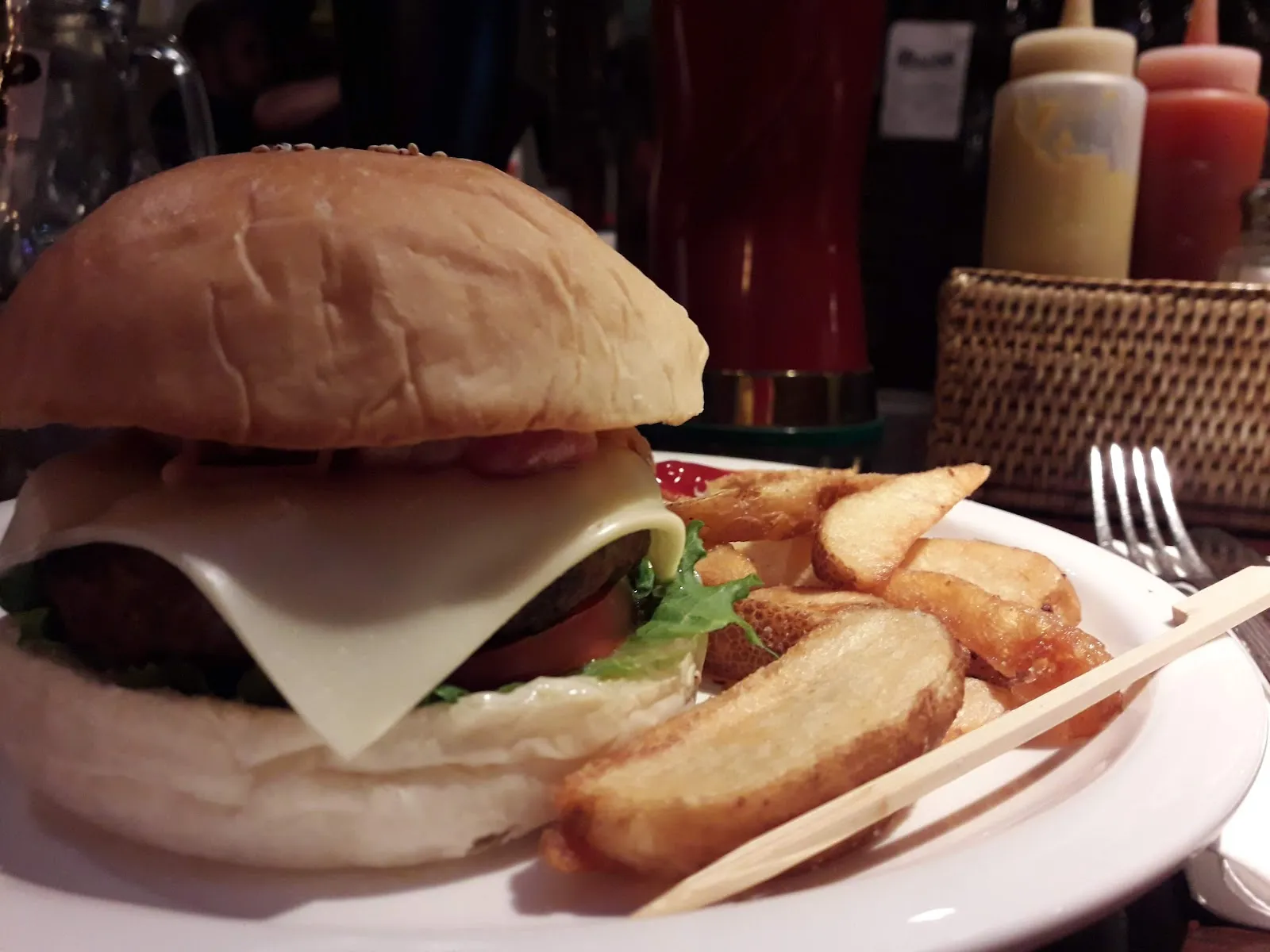 Wolfhound Irish Pub - Image 4