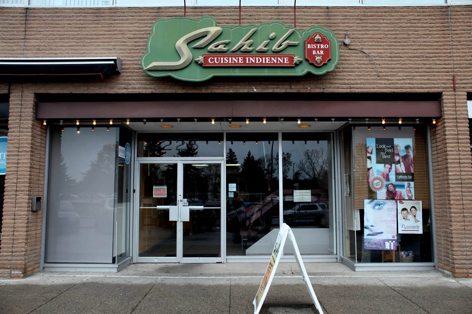 Sahib Indian Restaurant - POINTE-CLAIRE: Dine-in, Take-Out & Delivery logo