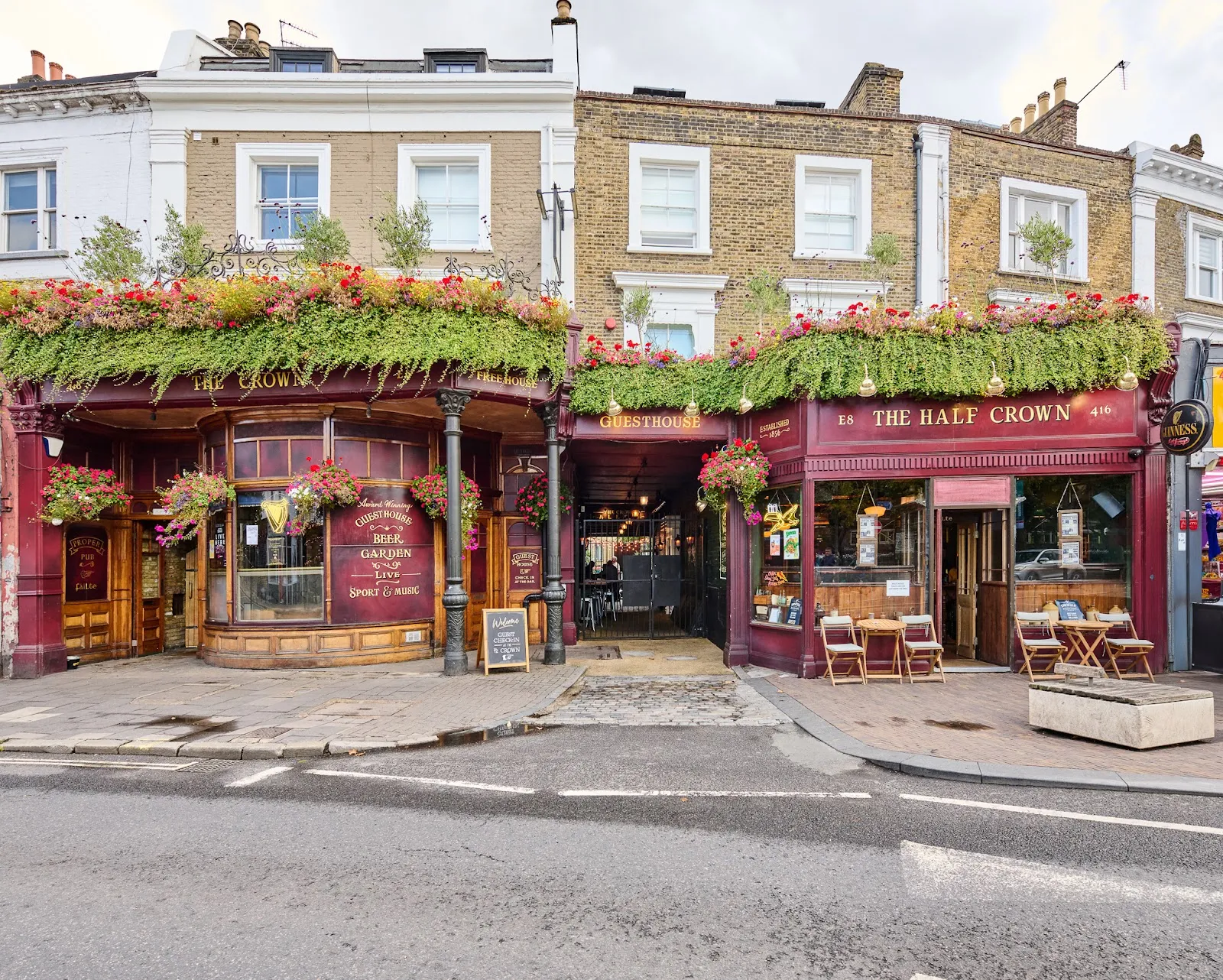 The Crown Pub & Guesthouse - Image 3