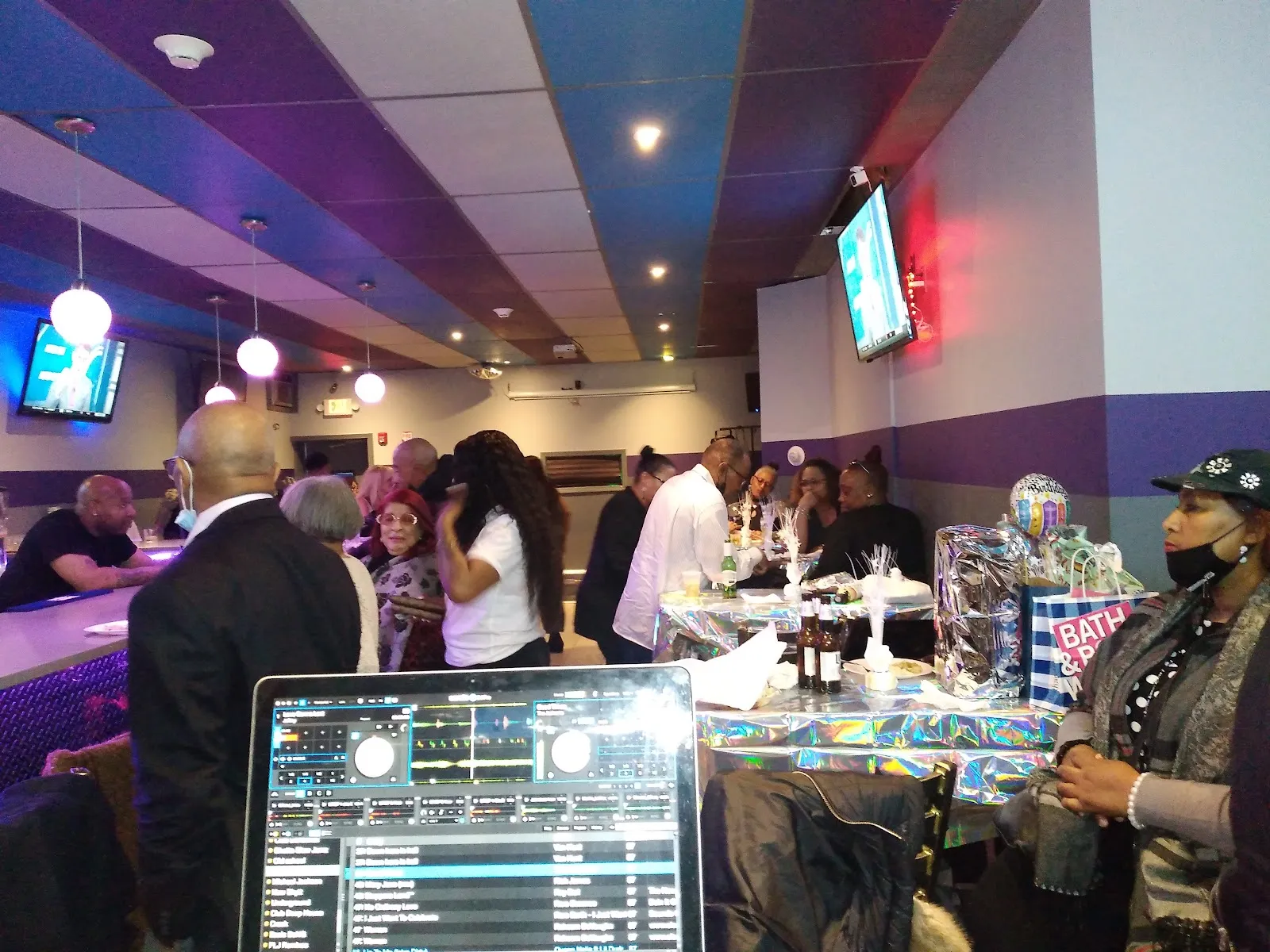 Game Over Sports Bar - Image 3