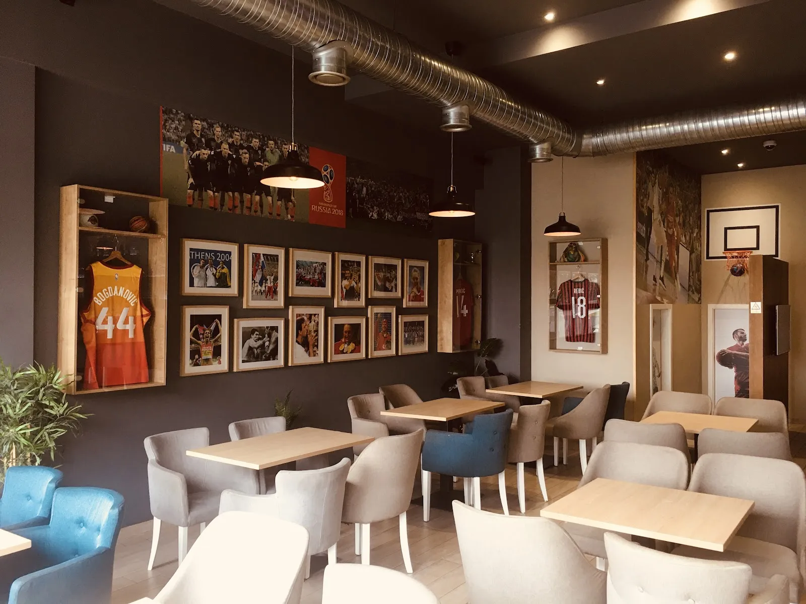 Dribbling Sports Bar - Image 3