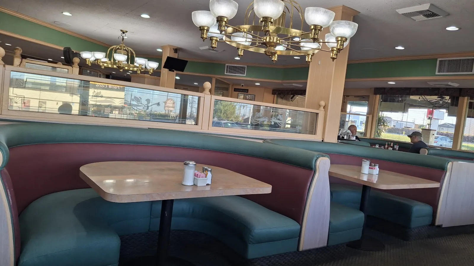 Keno's Sports Bar - Image 4