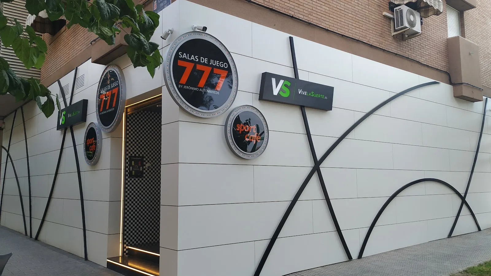 777 SPORT CAFE - Image 2