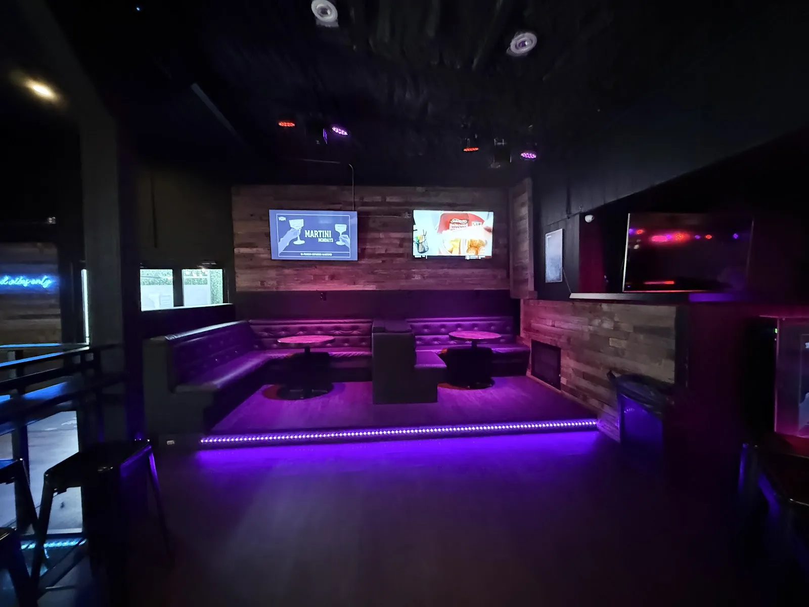 Round Rock Tavern - Image 4