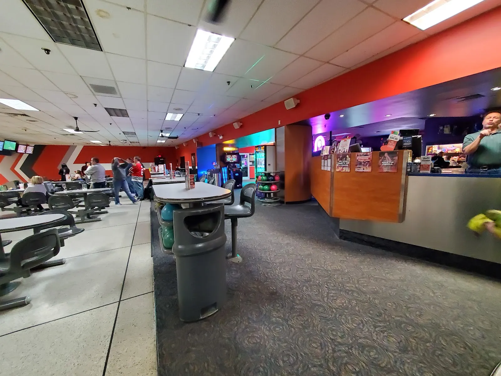 Bowlero Glendale Heights - Image 3