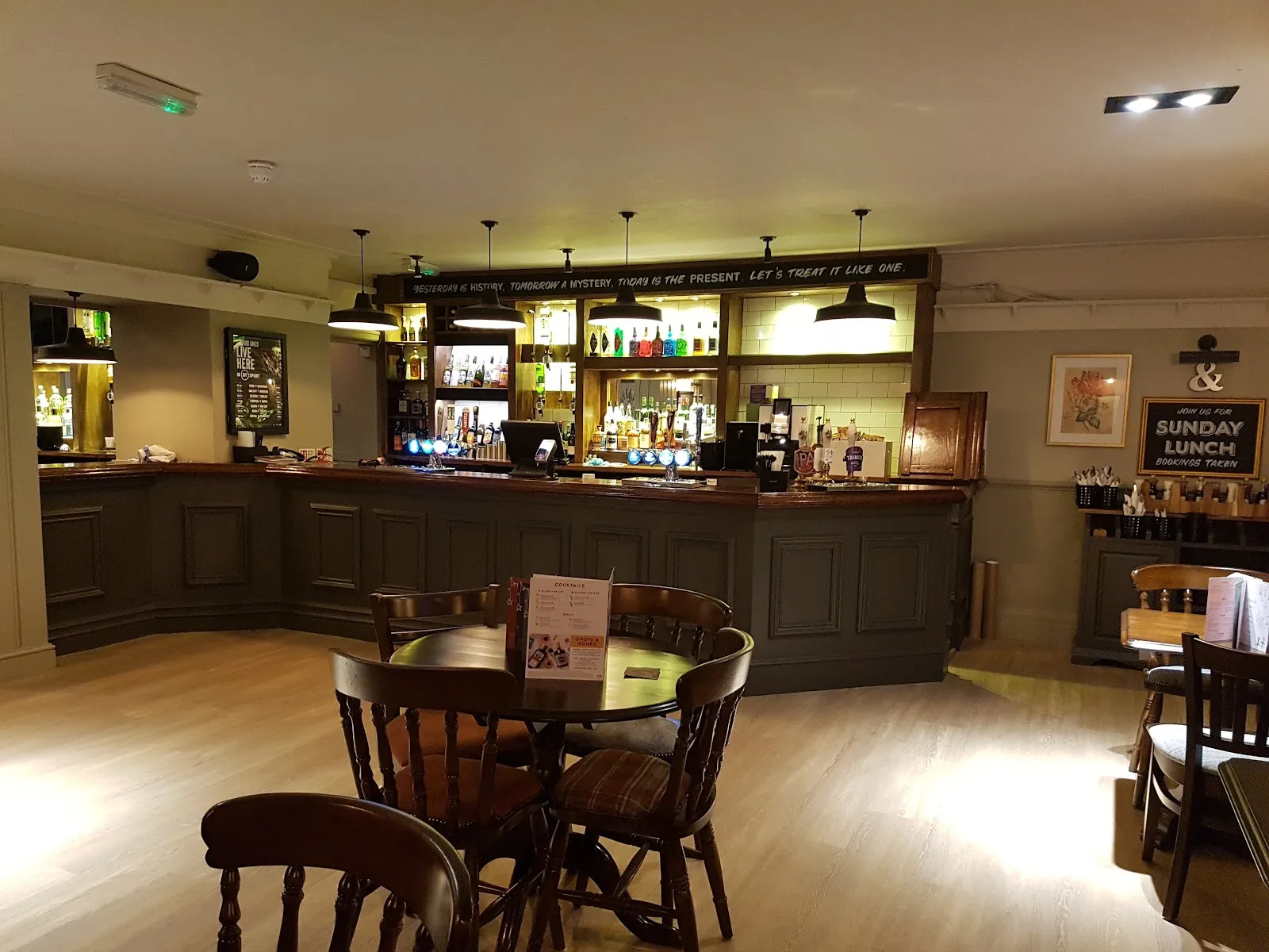Rose & Crown - Image 3
