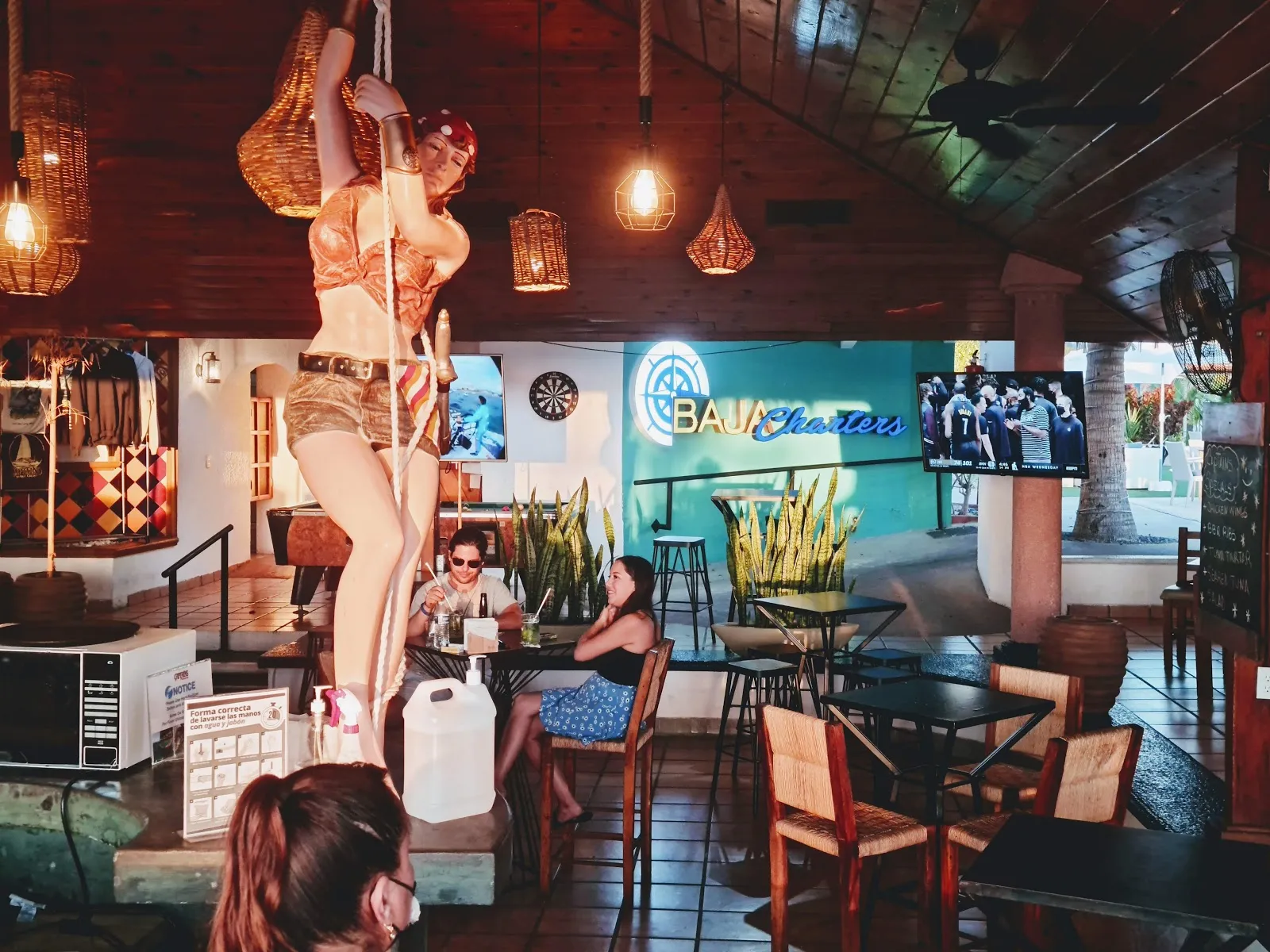 Captains Sunset Bar - Image 3