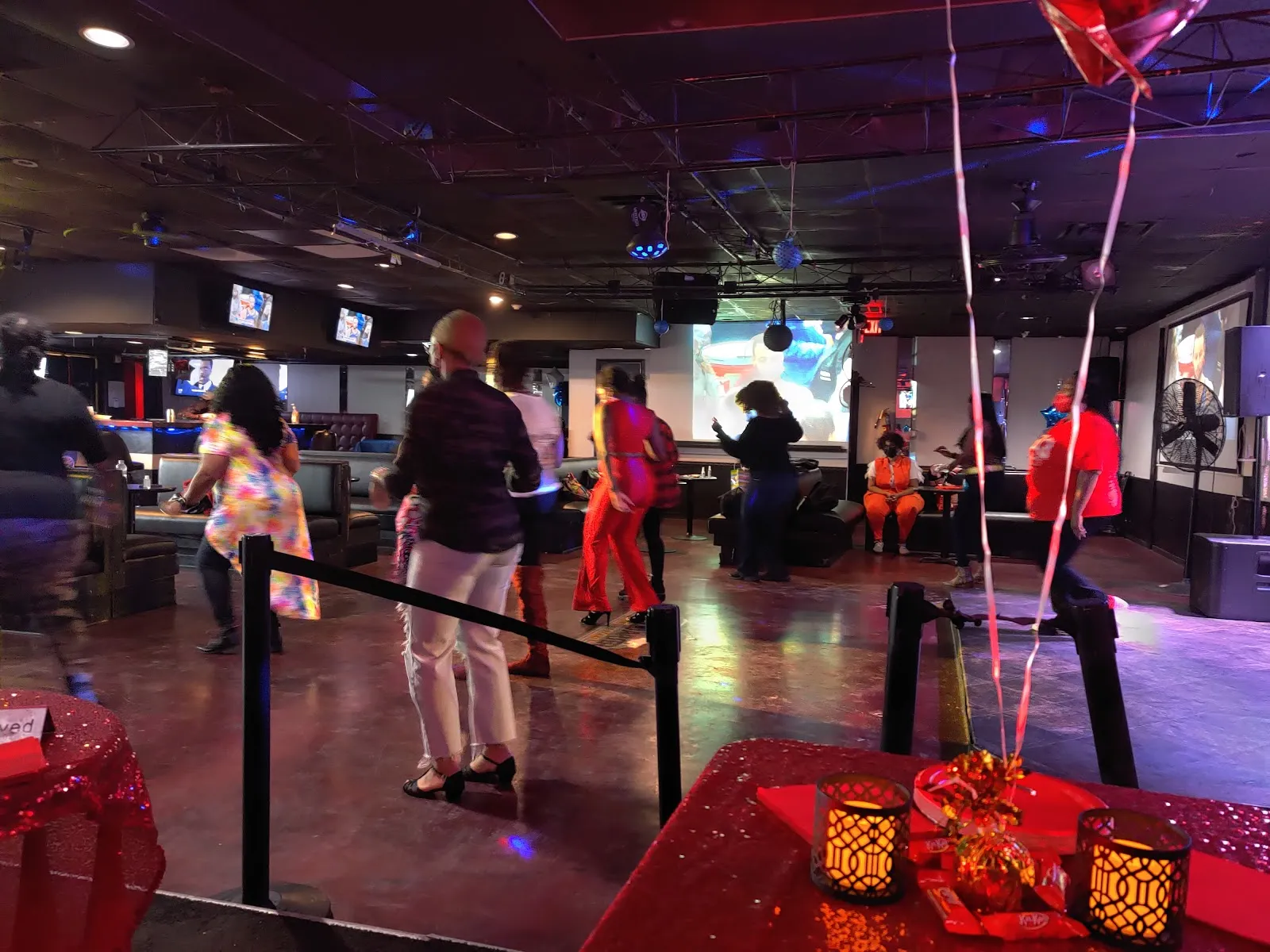 4th Quarter Sports Grill - Image 4