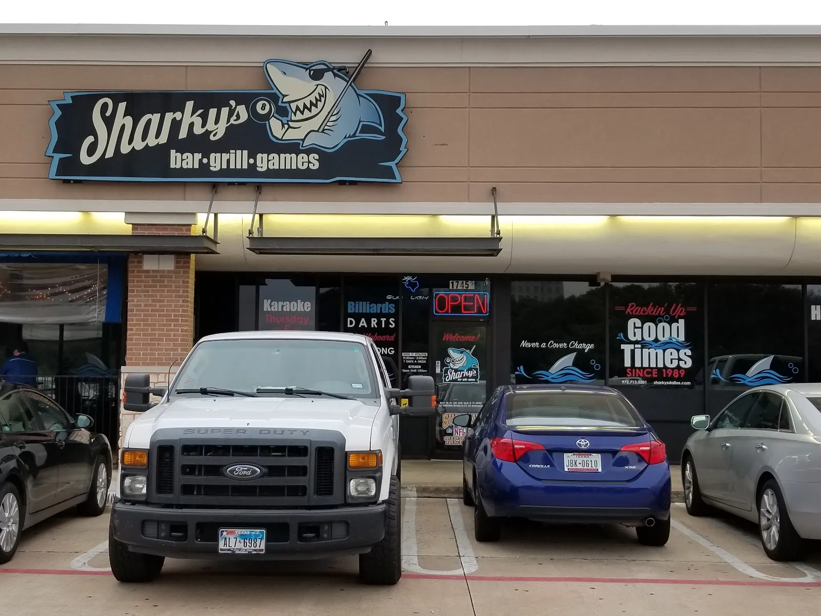 Sharky's Bar, Grill & Games - Image 3
