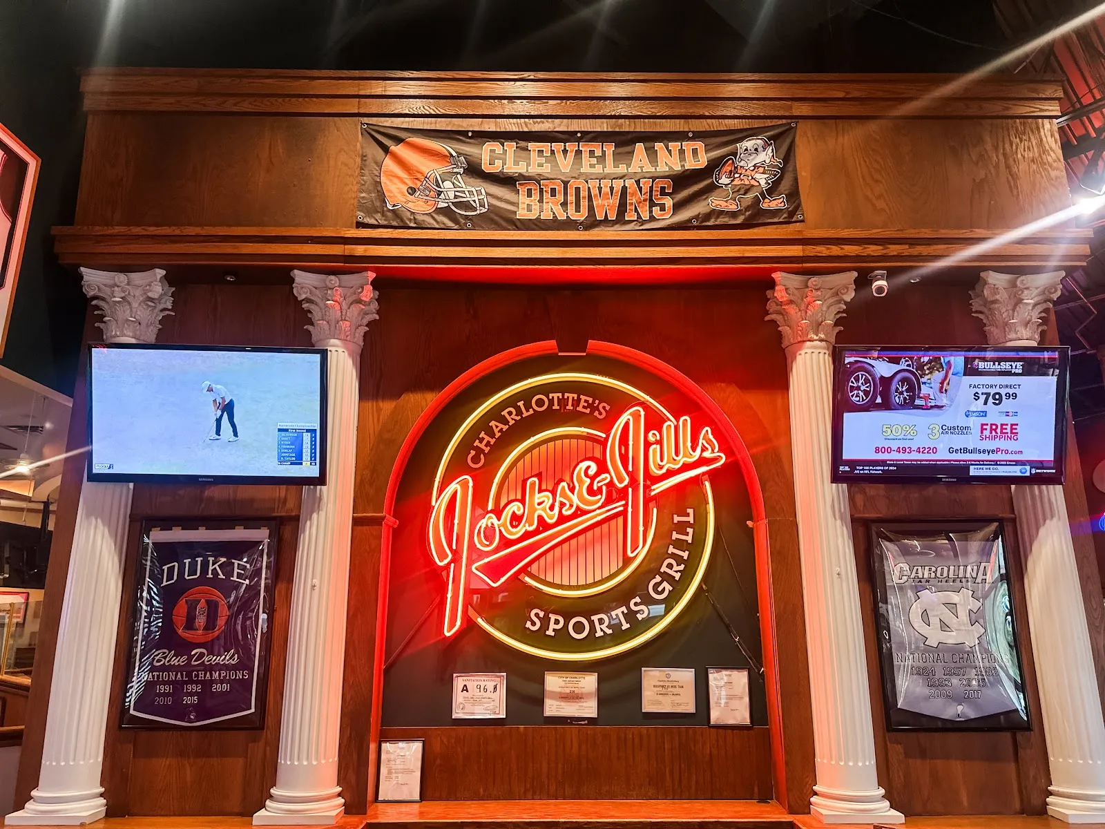 Jocks & Jills Sports Grille - Image 4