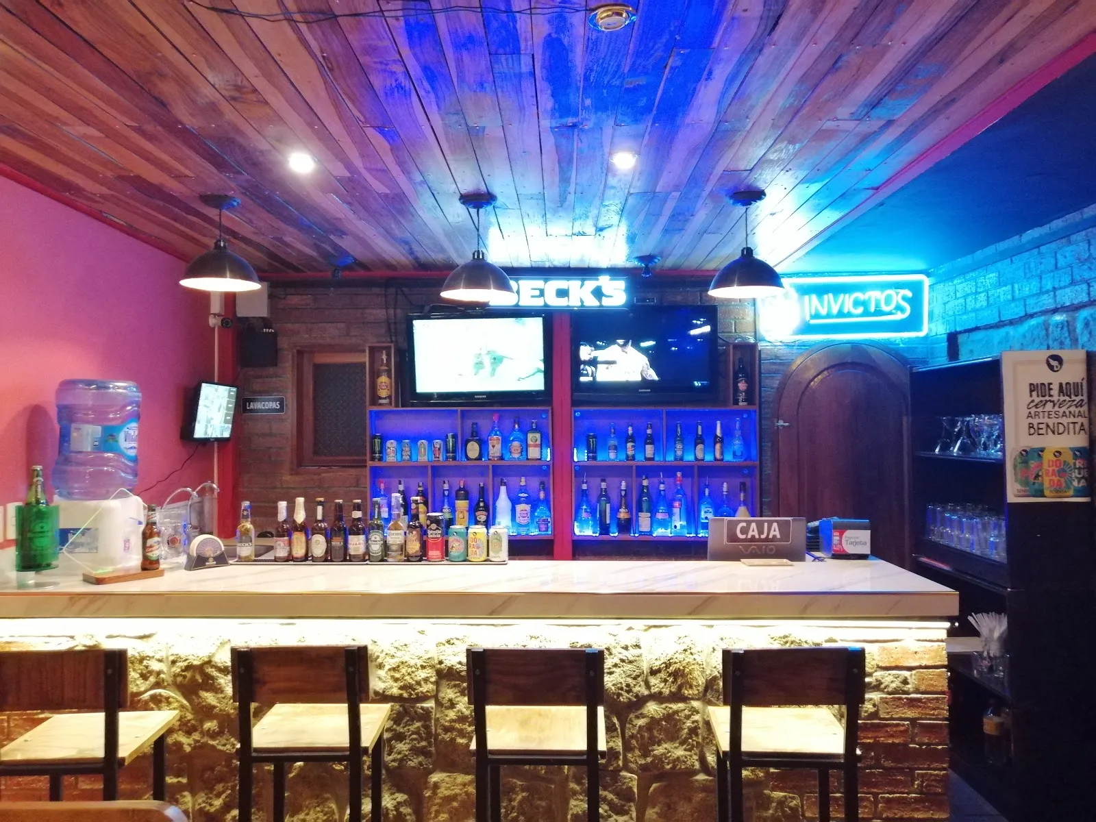 Invictos Sport Bar - Image 2