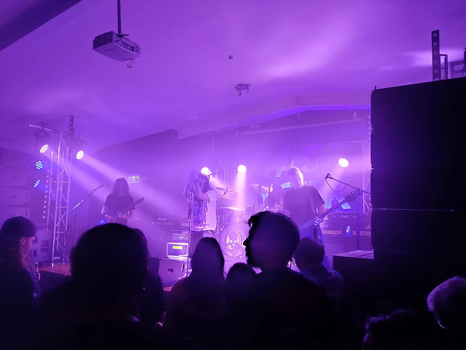 The Brownzy Sports Bar - Image 4