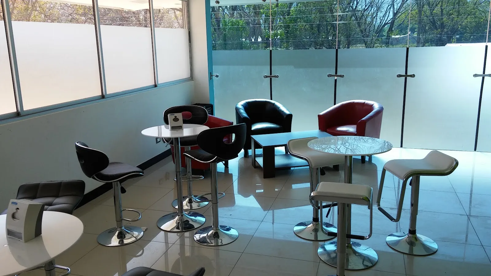 El Duende Sport Bar - Image 2