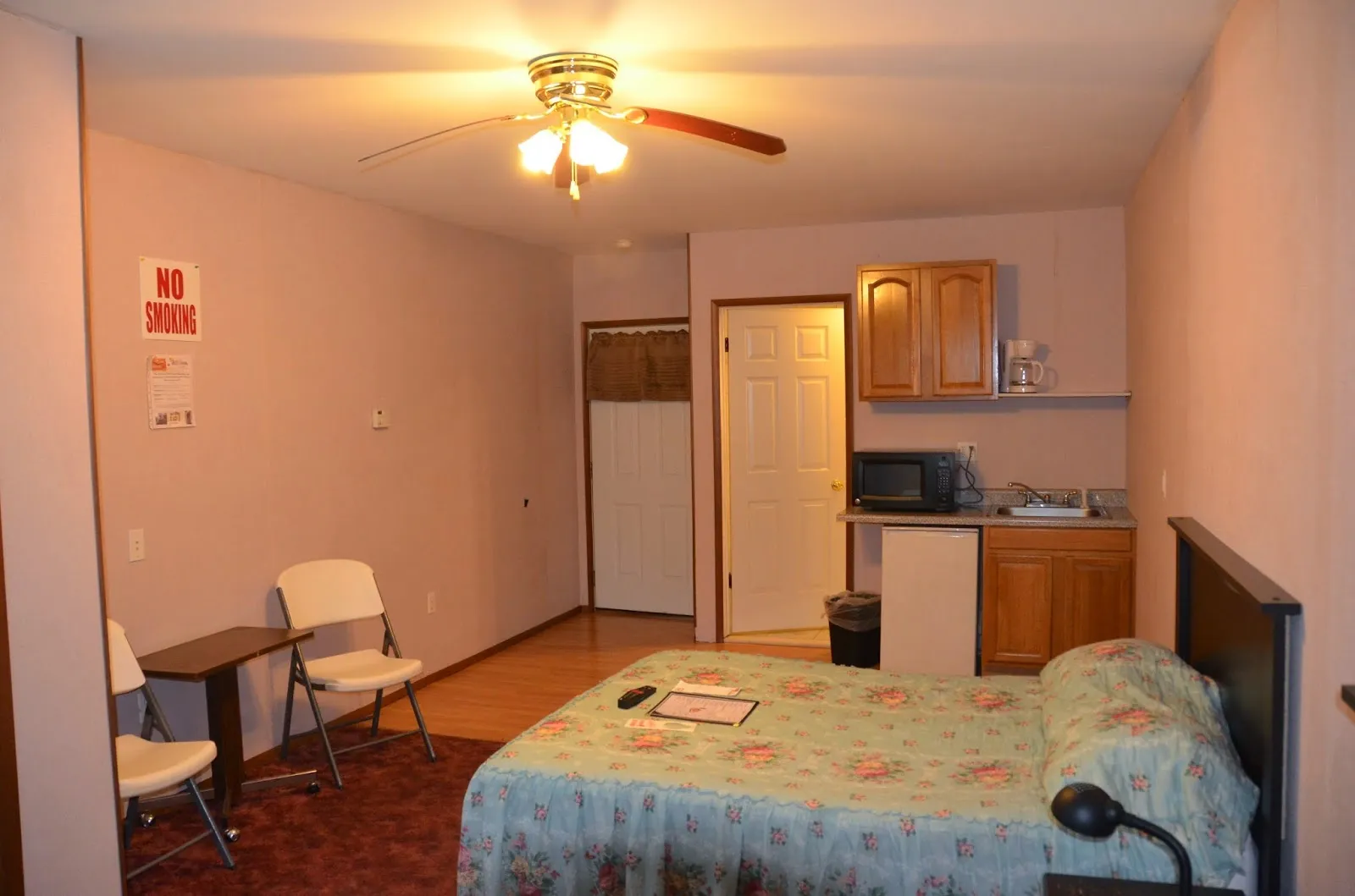 B and B Lounge - Image 3