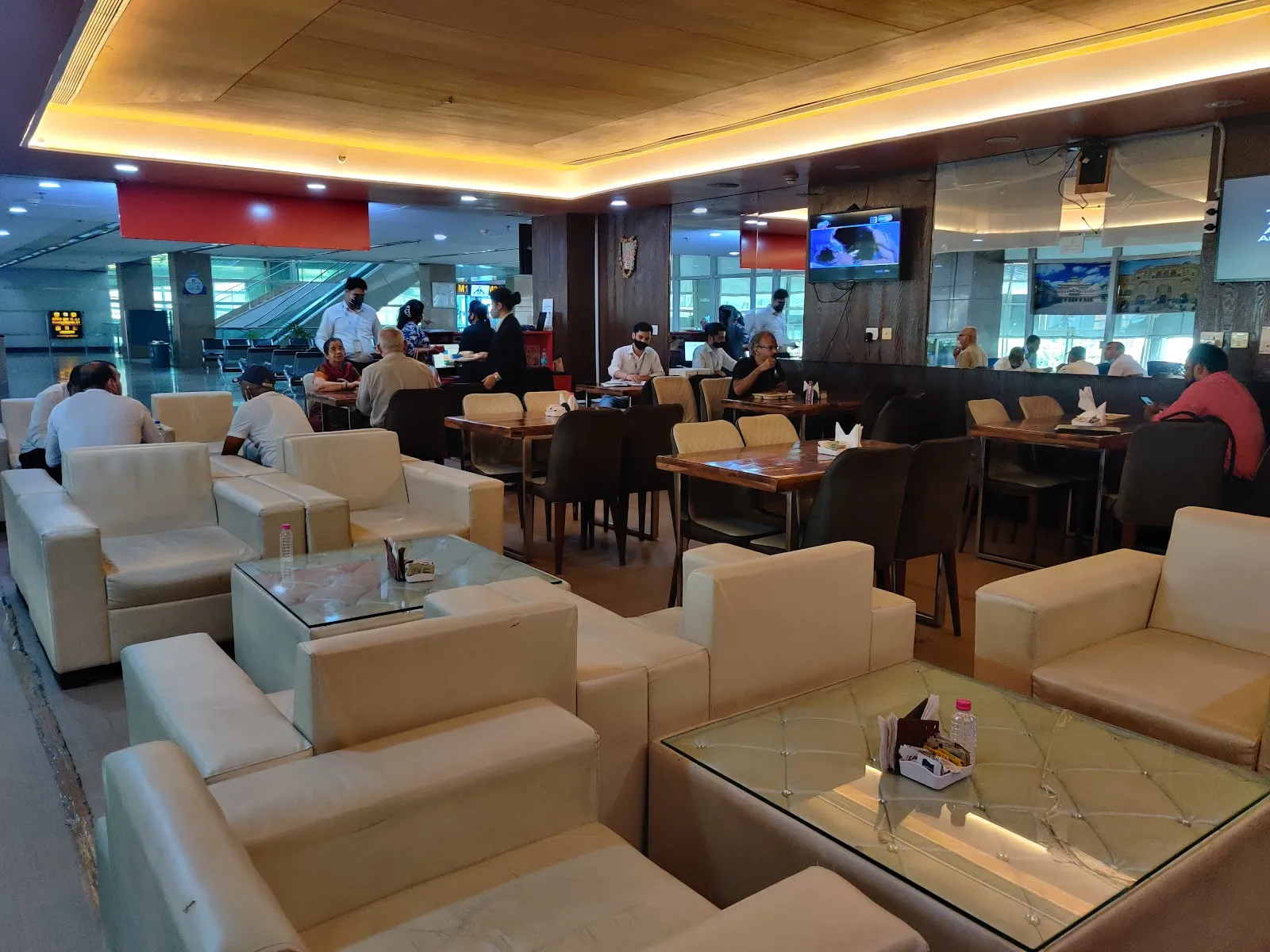 Lounge 18 - Image 3