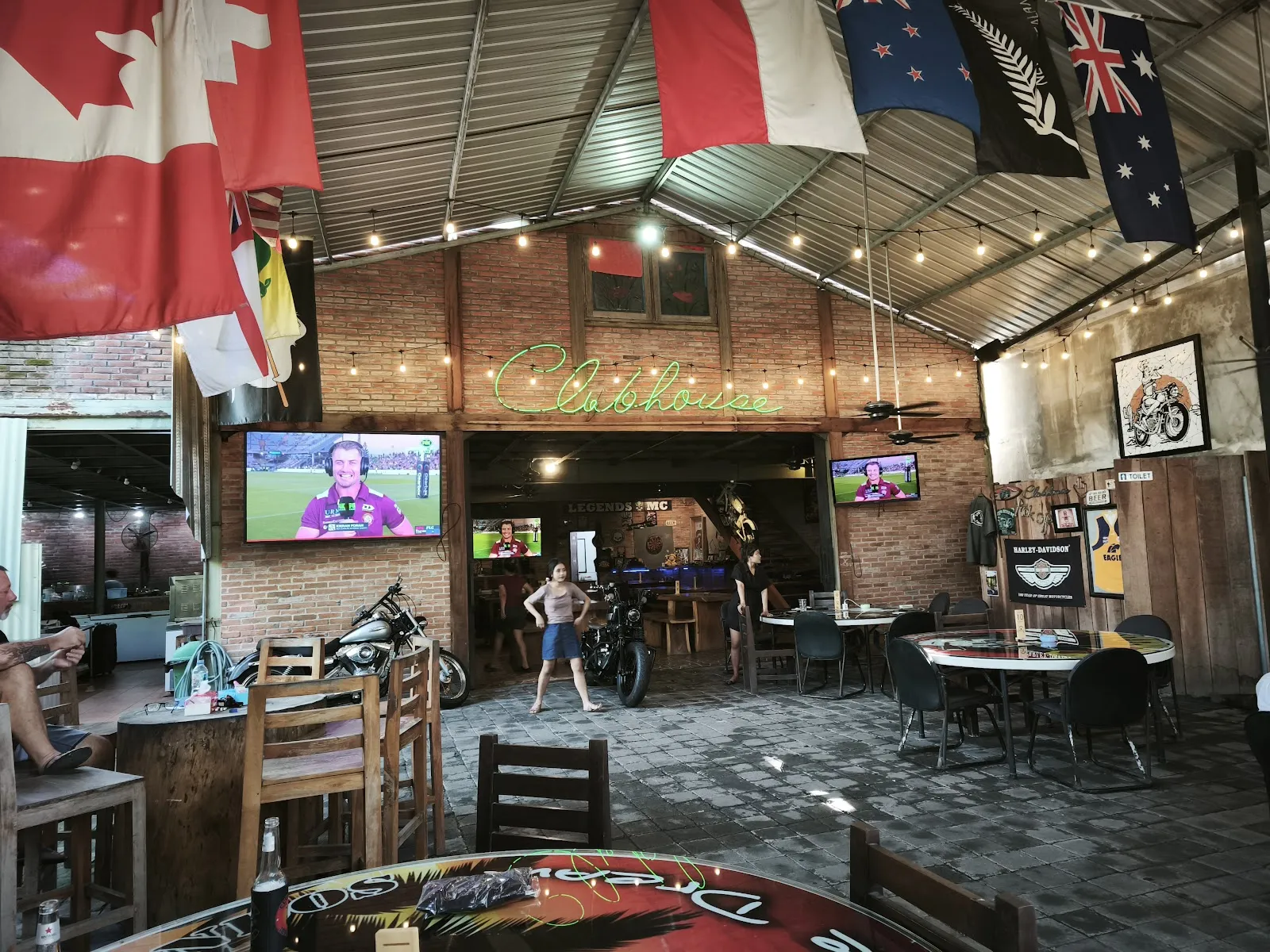 Clubhouse Steak Grill & Sports Bar in Sanur - Image 2