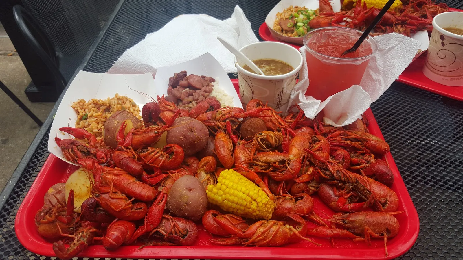 McGee's Tavern & Grille logo