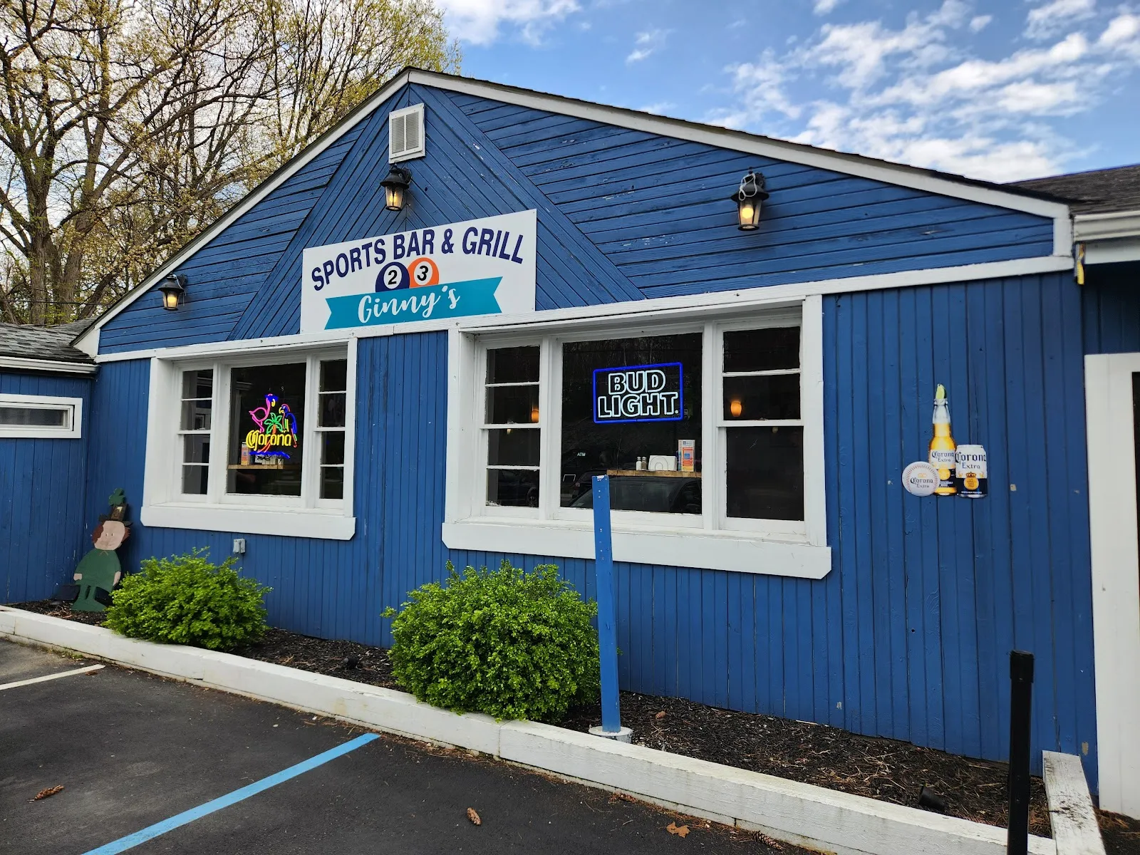 Ginny's Sports Bar & Grill - Image 4