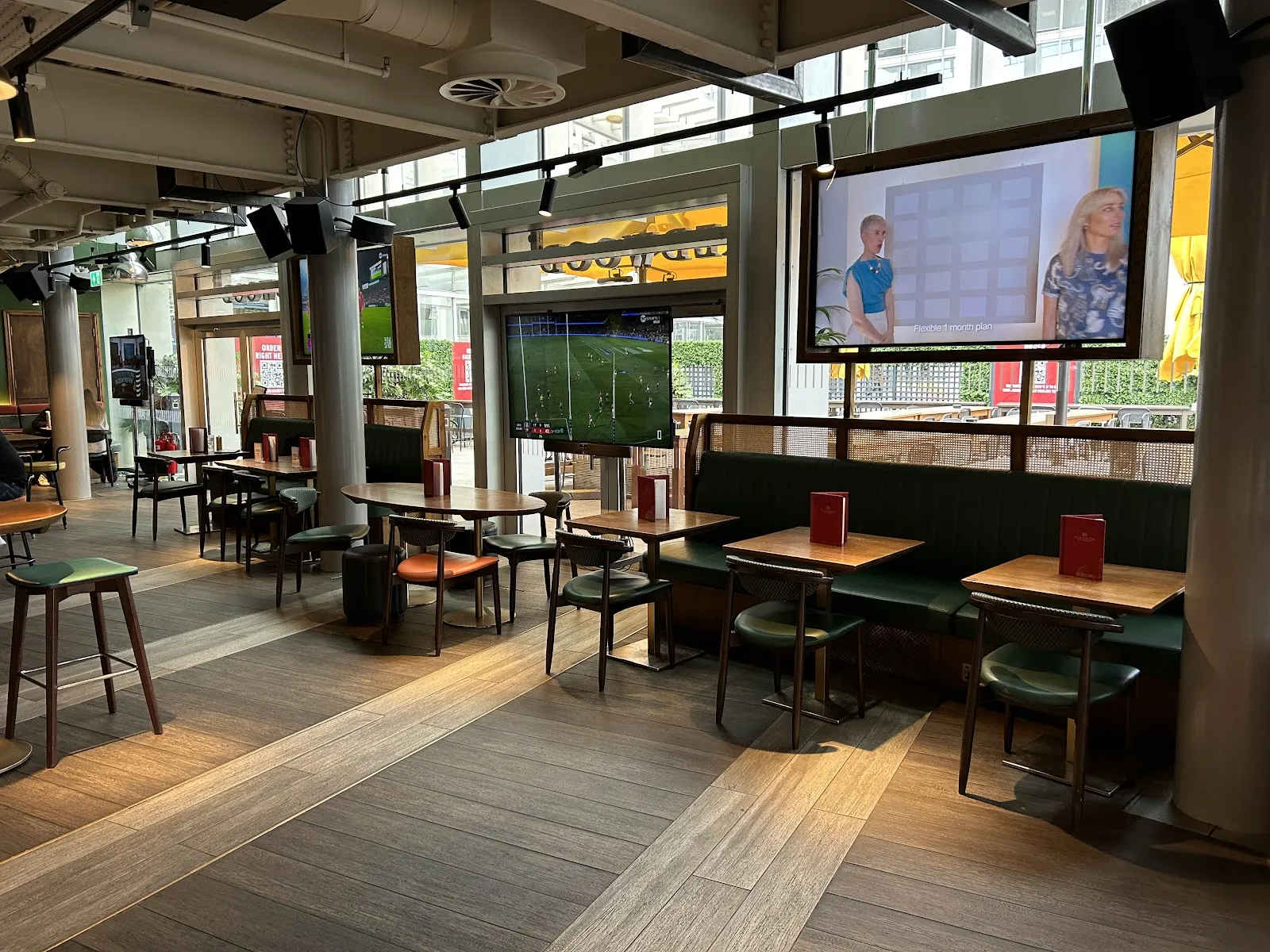 Redwood Sports Pub & Kitchen - Image 3