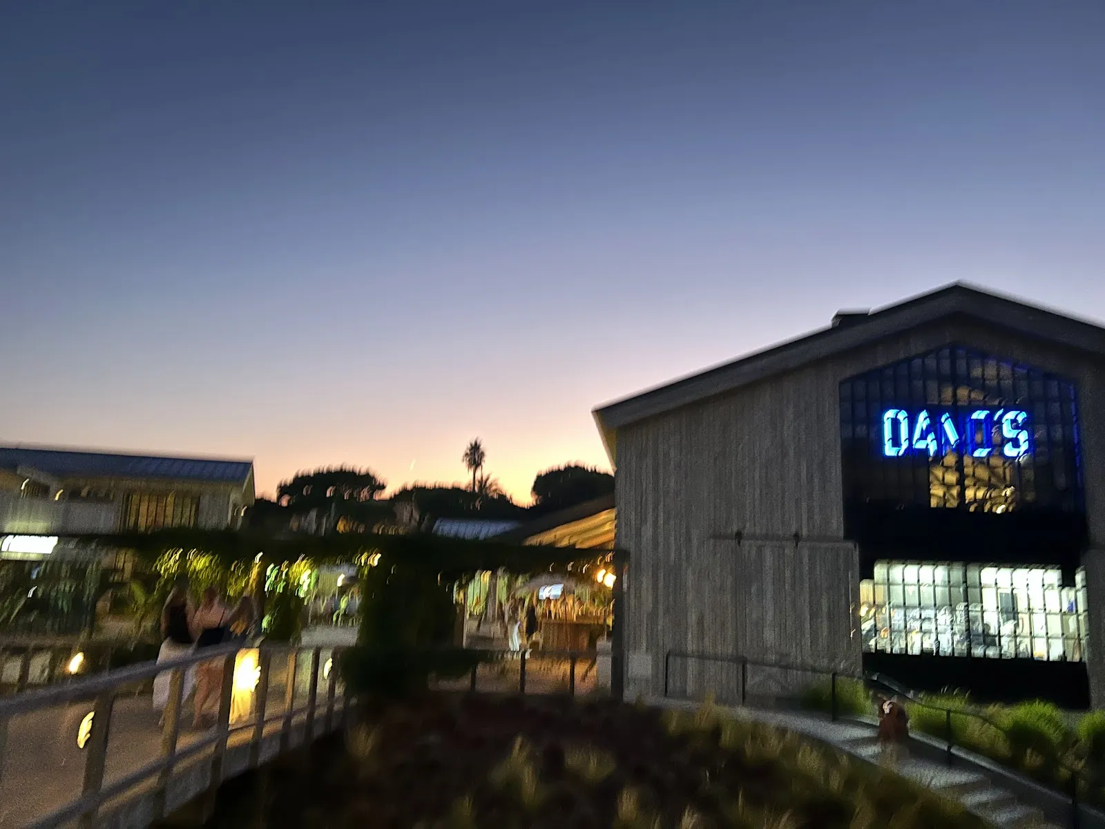 Dano's Sports Bar & Restaurant - Image 2