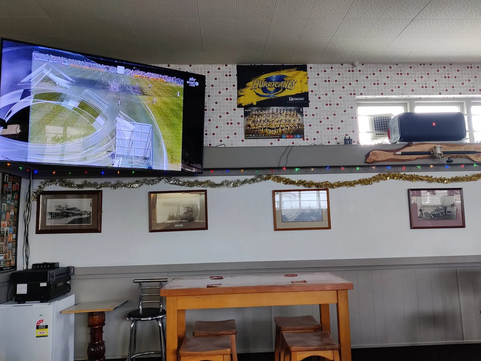 cherrywood arms bar - Image 2
