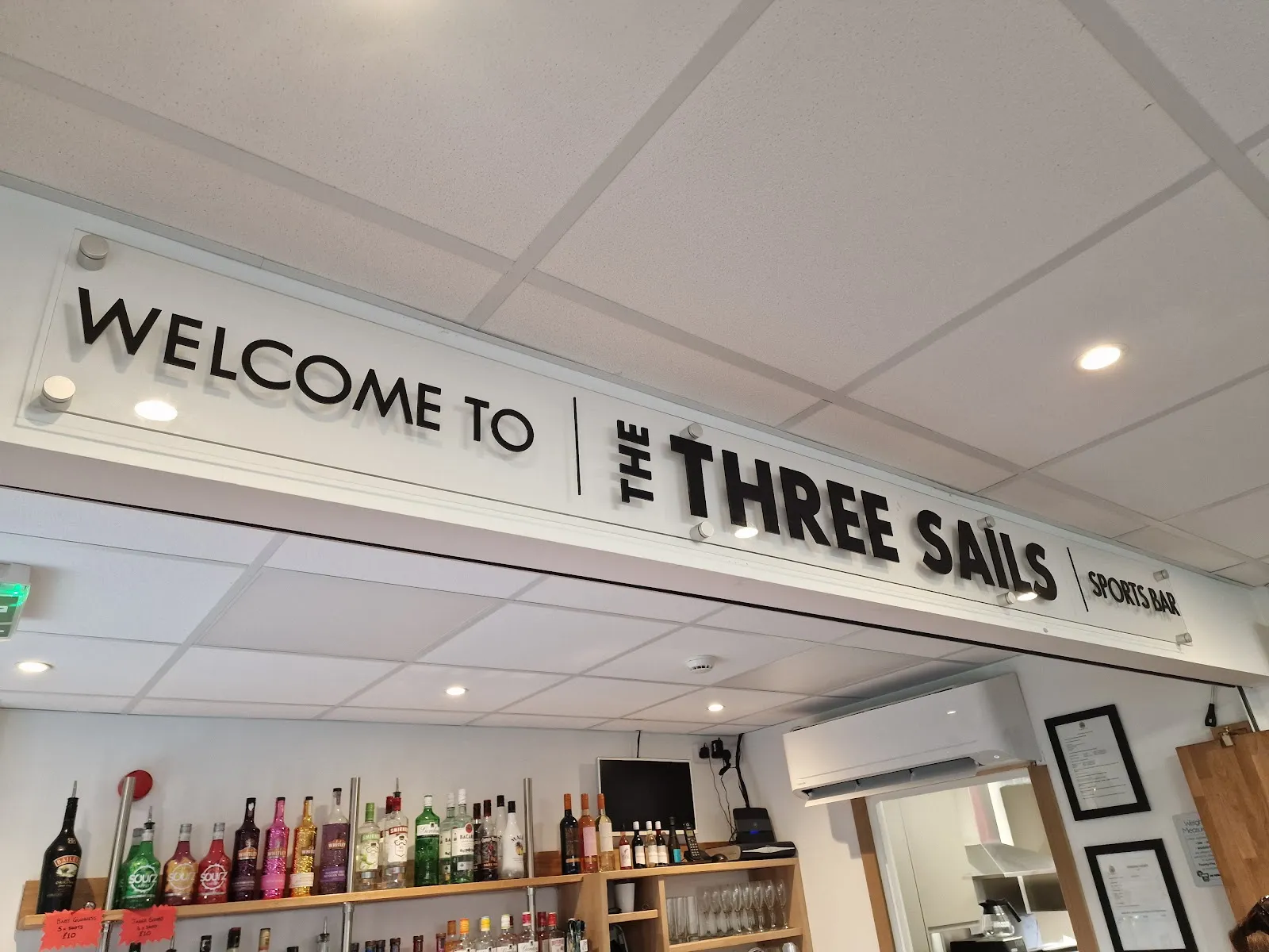 The Three Sails Sports Bar - Image 4