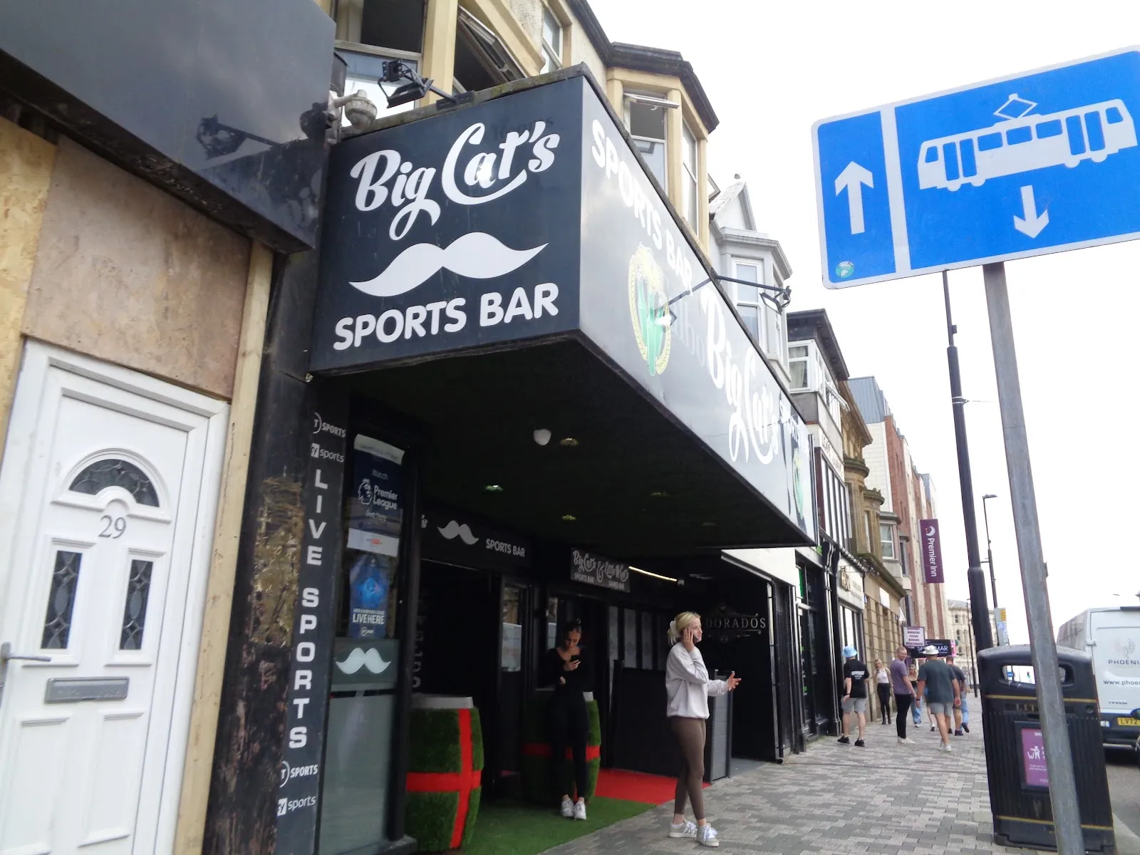 Big Cats Sports Bar restaurant - Image 2