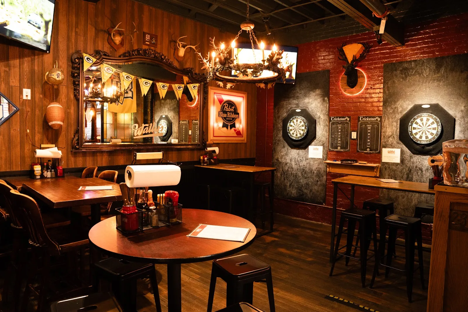 Wally's Wisconsin Tavern - Image 4