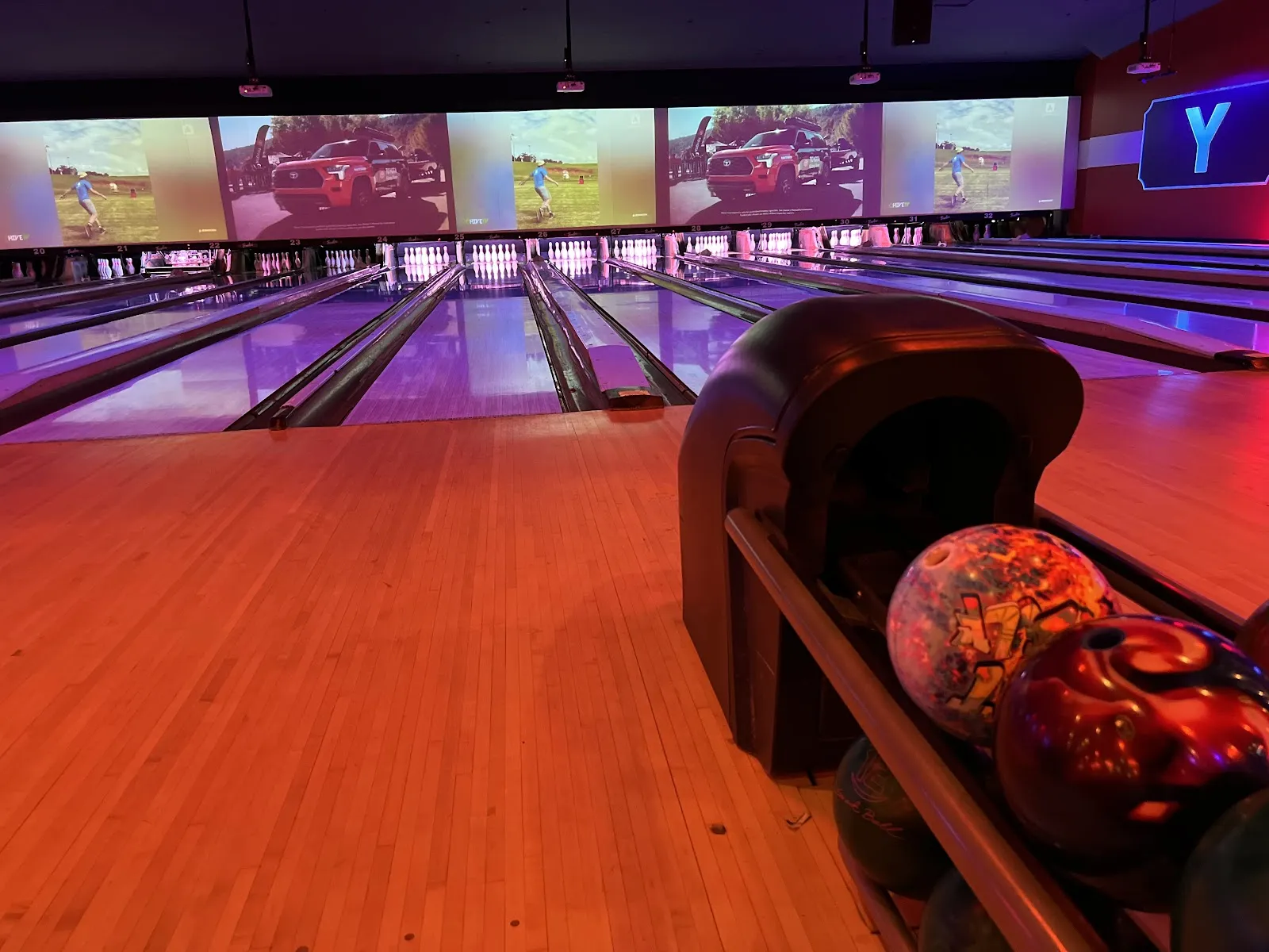 Bowlero Mineola - Image 4