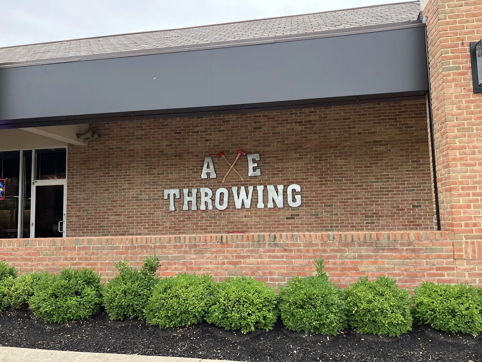 Throw Nation Columbus l Axe Throwing Bar - Image 4