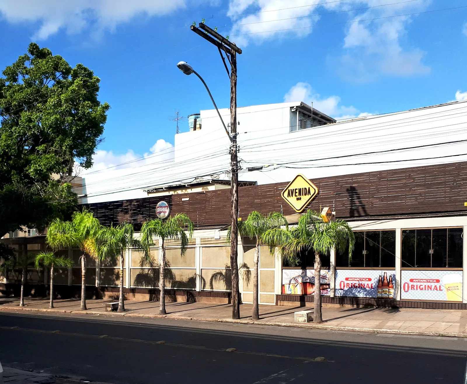 Avenida Bar - Image 2