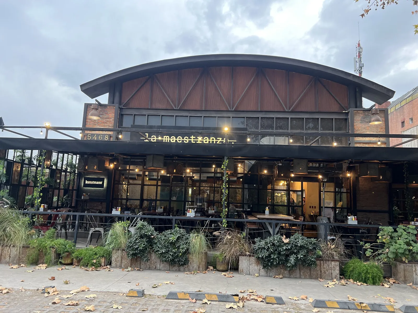 La Maestranza Sandwich & Burger Bar - Image 2