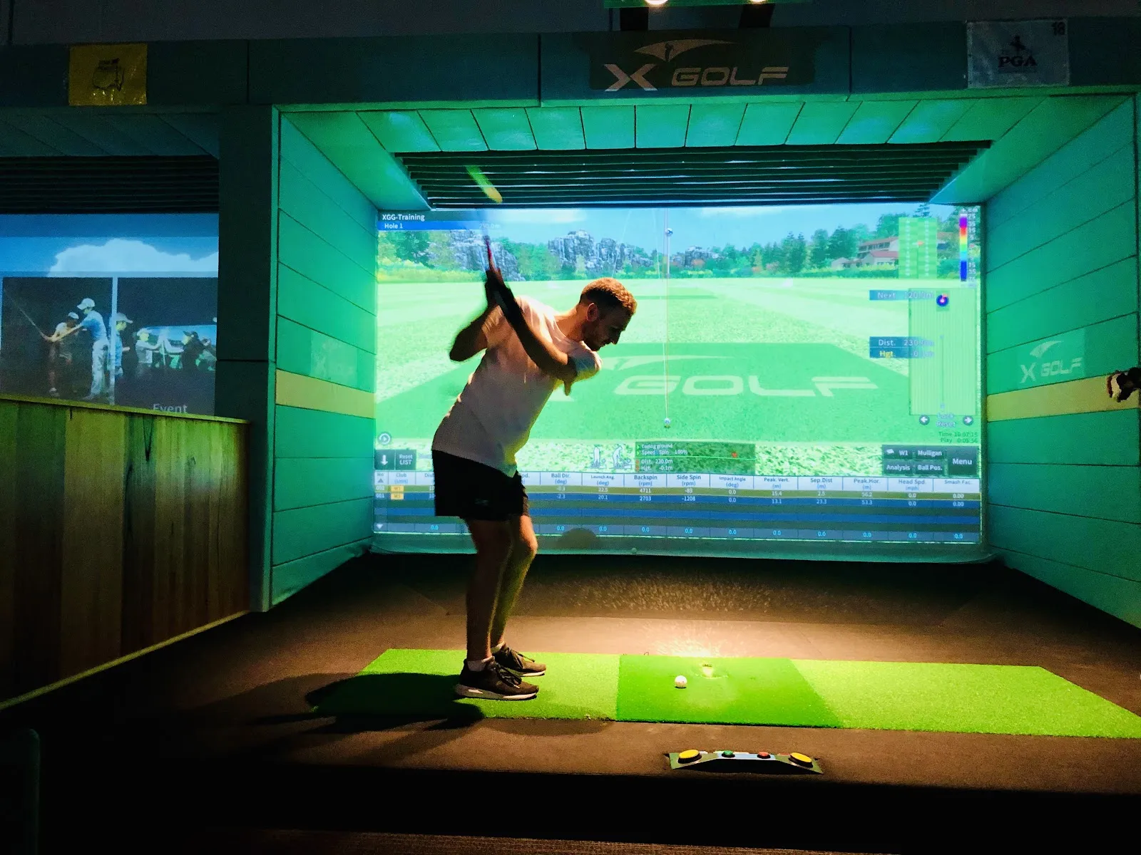 X-Golf Surrey Hills - Image 2