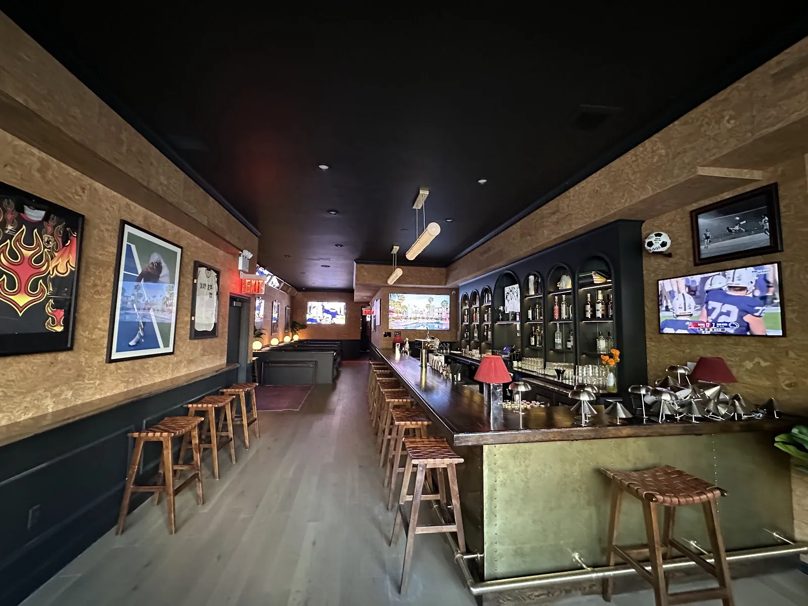 one4one Sports Club & Lounge - Image 2
