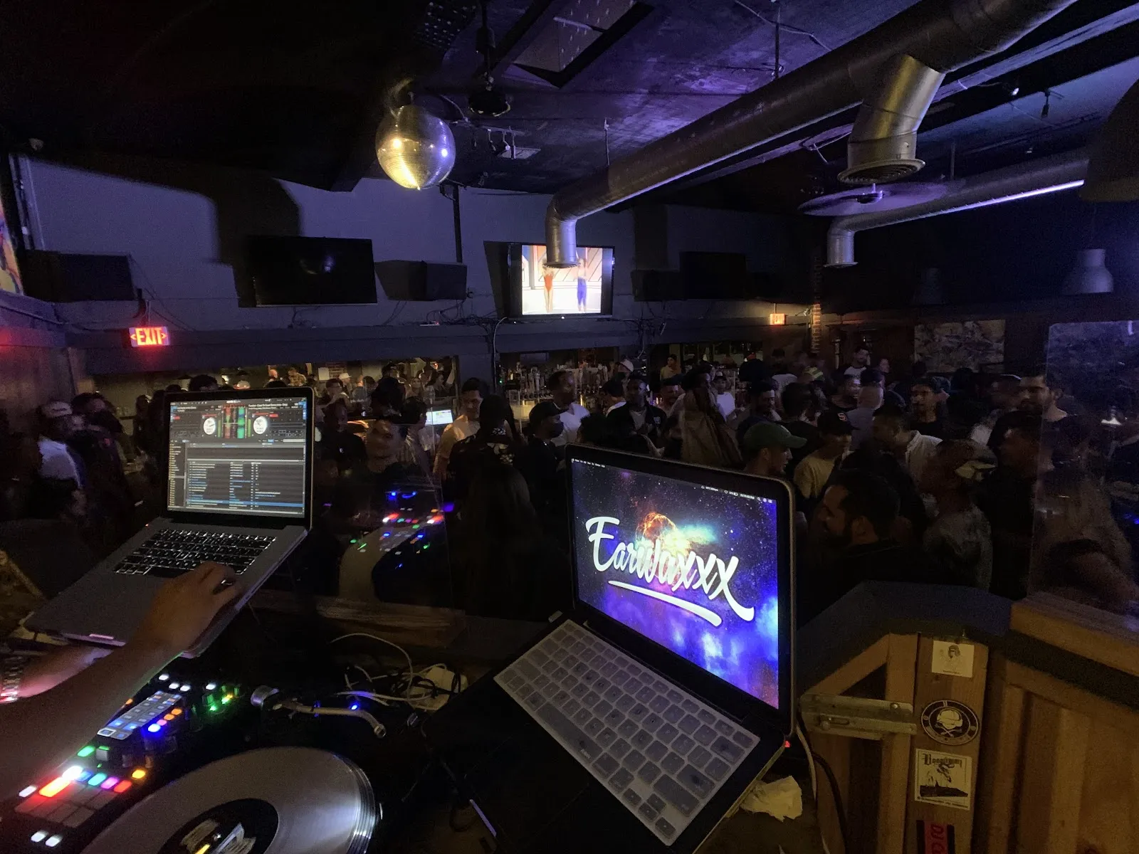 Bluefoot Bar & Lounge - Image 2