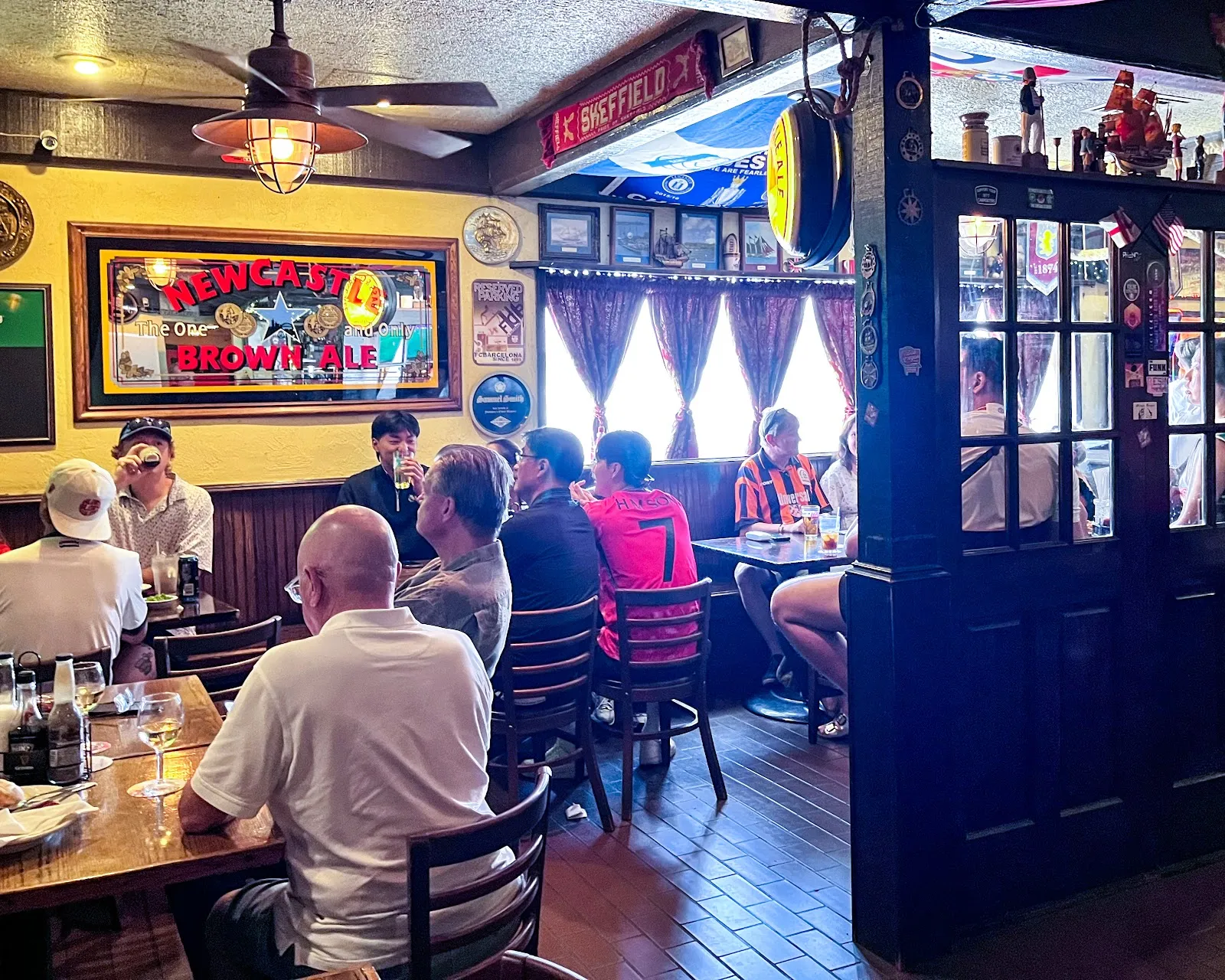 Crown & Anchor - Image 3