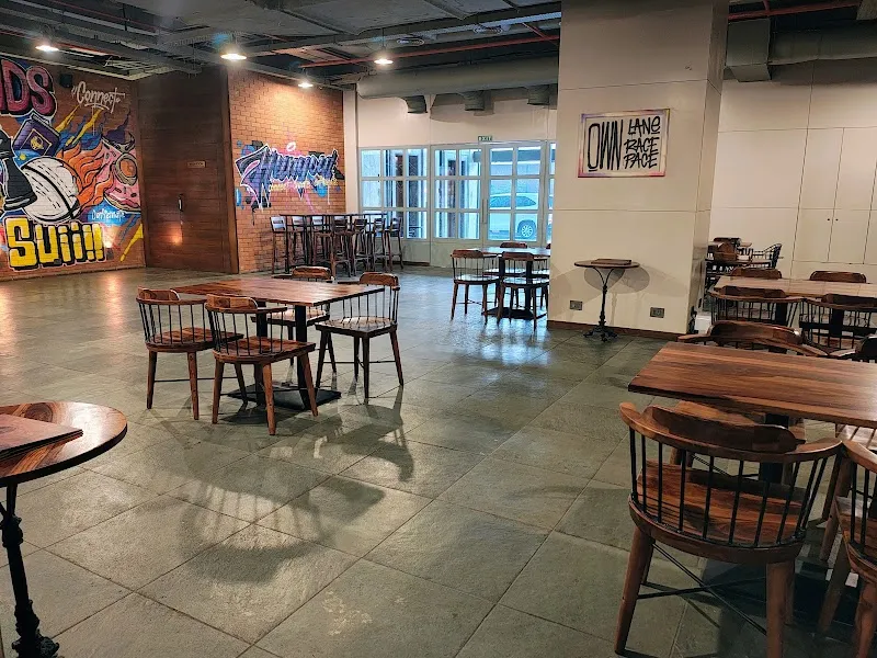 Hangout Cafe 24x7 logo