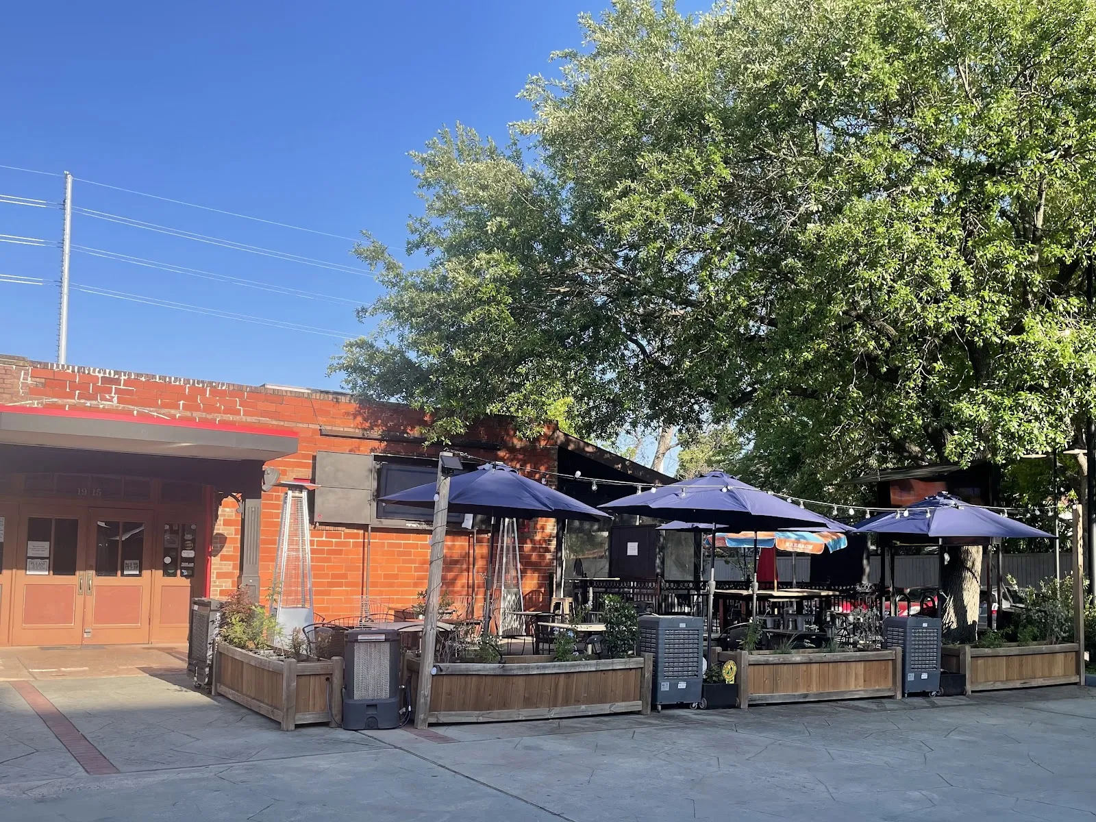 The Phoenix on Westheimer - Image 4