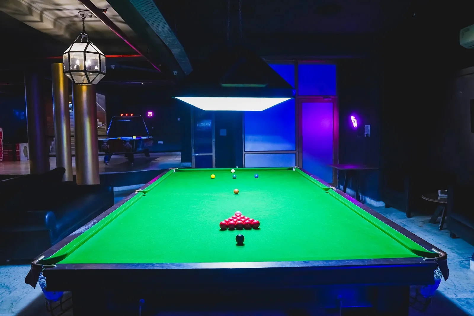 Bargain Sports Bar and Lounge - Image 2