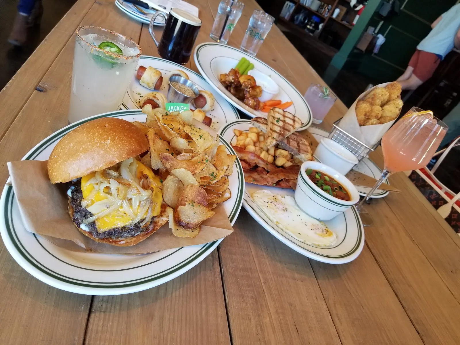 Jack & Ginger's Irish Pub - Image 4