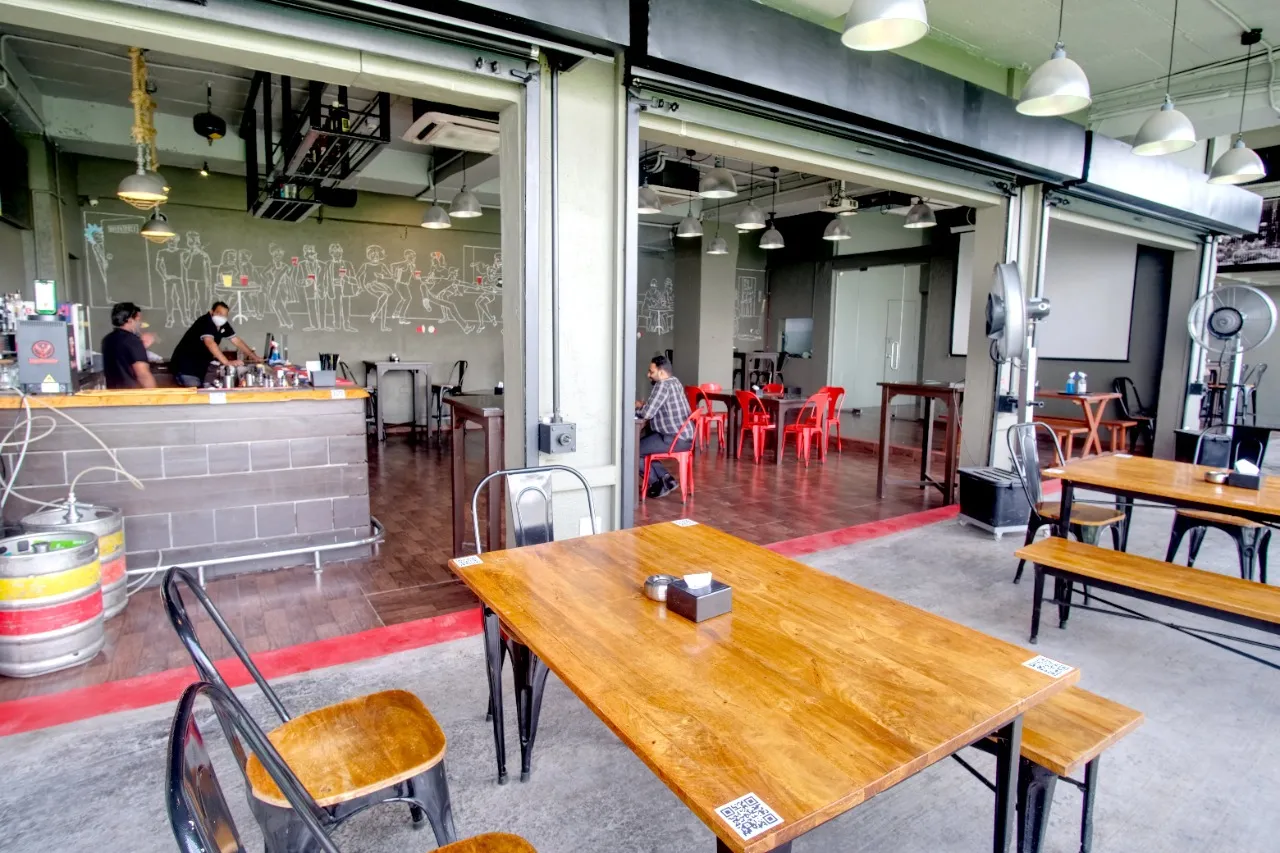 Aufside Sports Bar - Image 3