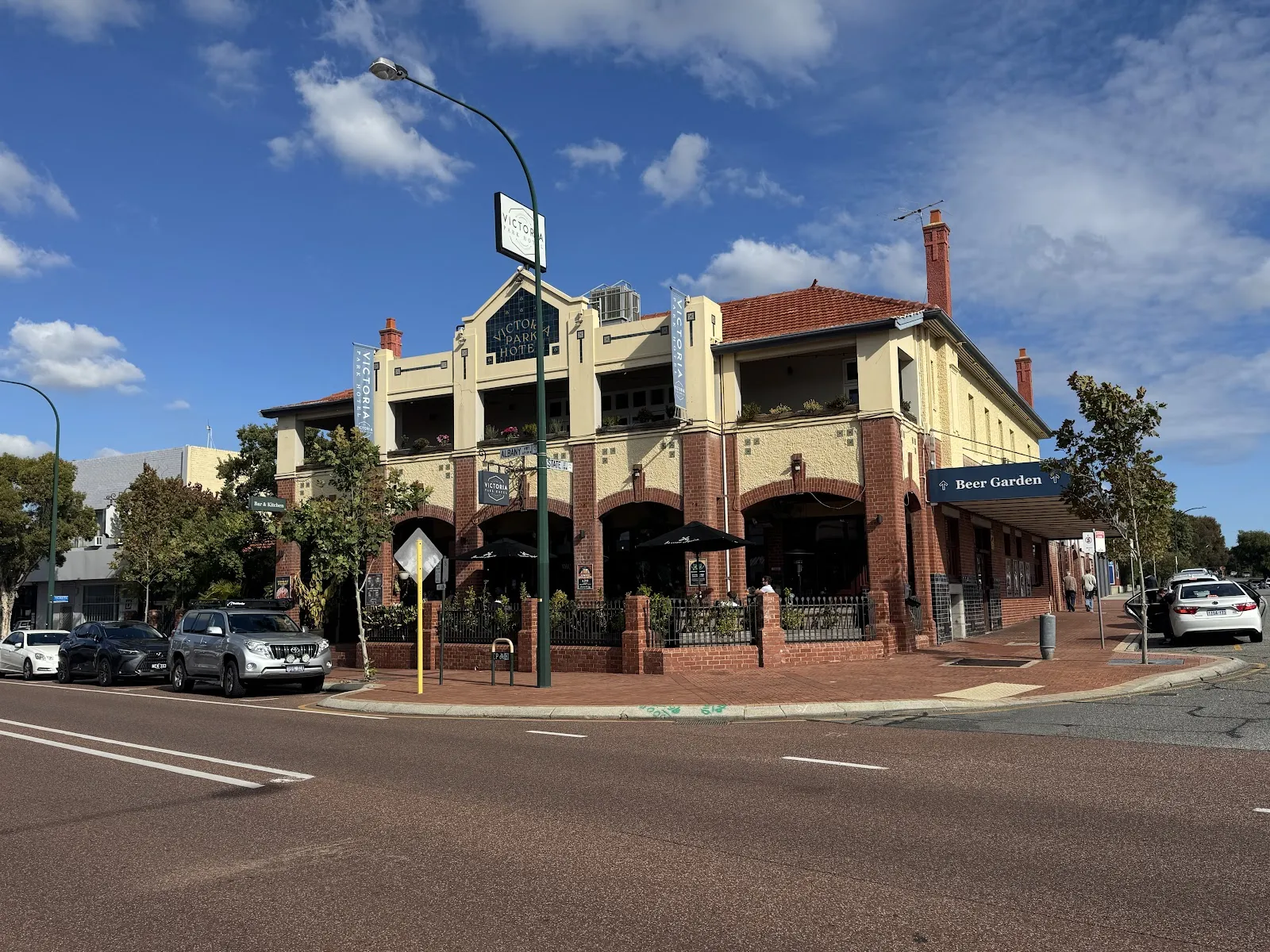 Victoria Park Hotel - Image 3