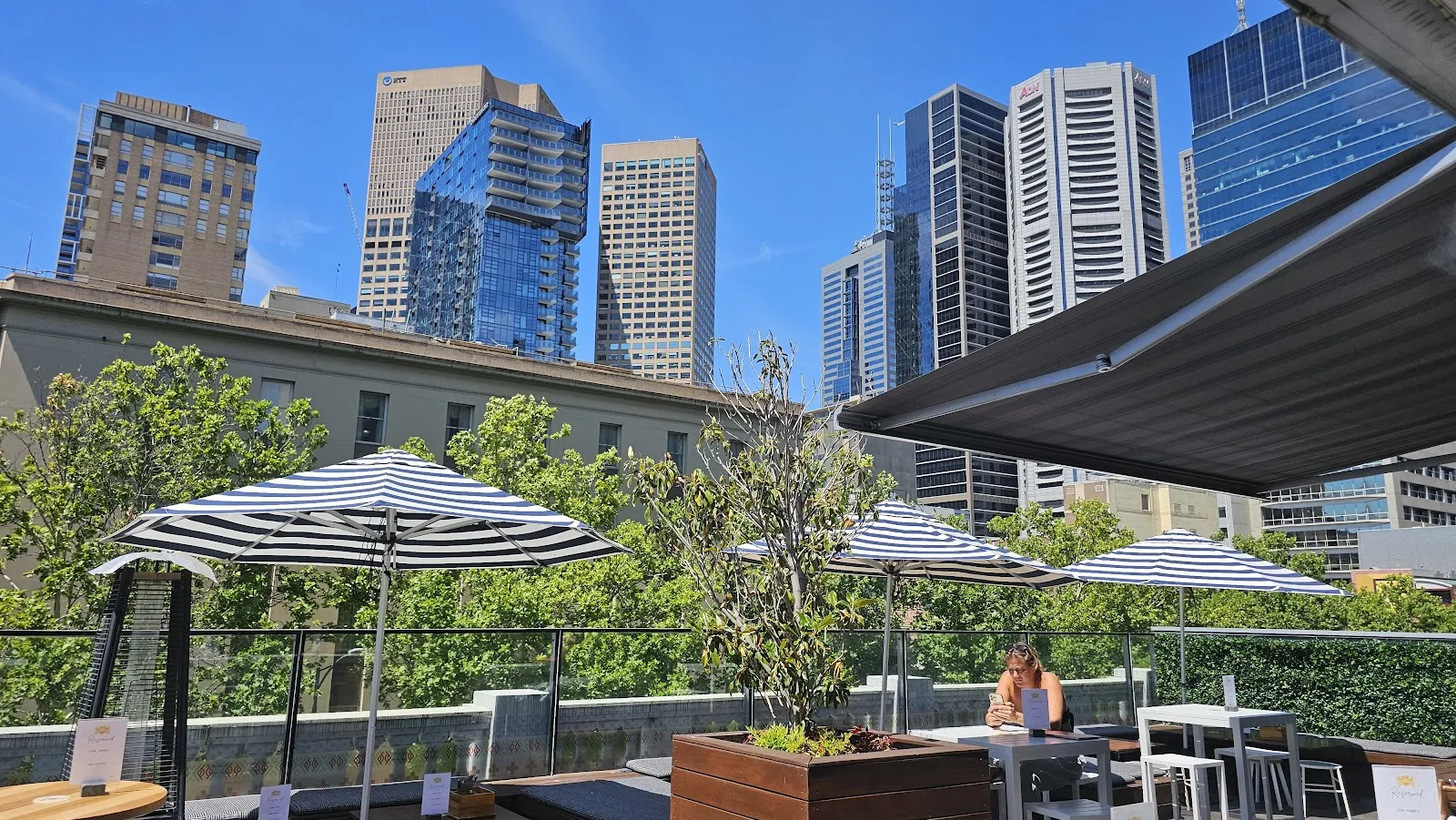 Imperial Hotel Bourke St - Image 2